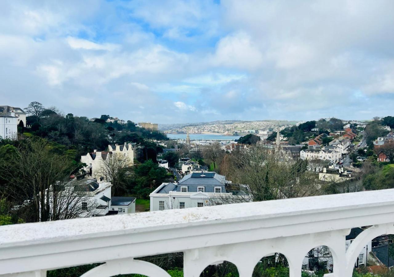 Nestee Serviced Apartments - Central Torquay - Pet Friendly - Harbour Views view 4