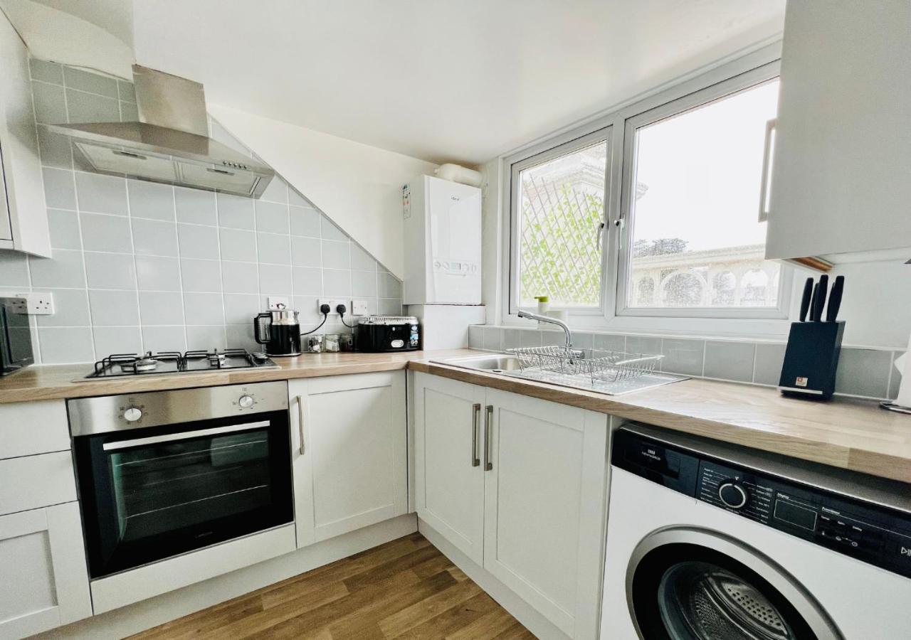 Nestee Serviced Apartments - Central Torquay - Pet Friendly - Harbour Views view 5