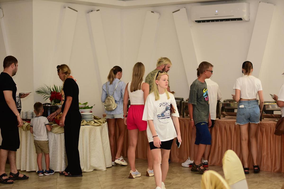breakfast buffet