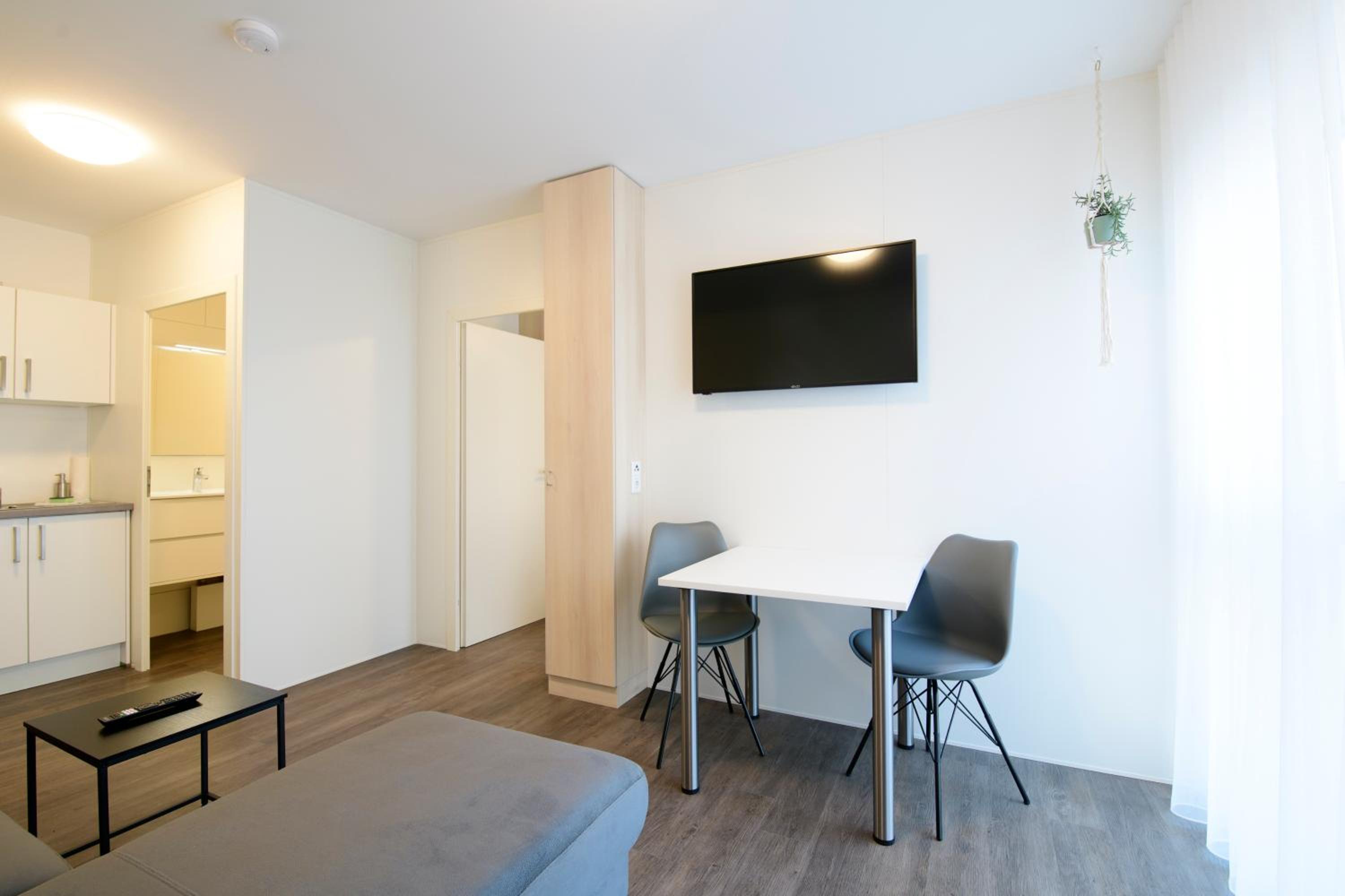Smart Stay Aparthotel Saarbrucken Sud - Self-Check-In - Free Parking - Property Image 43