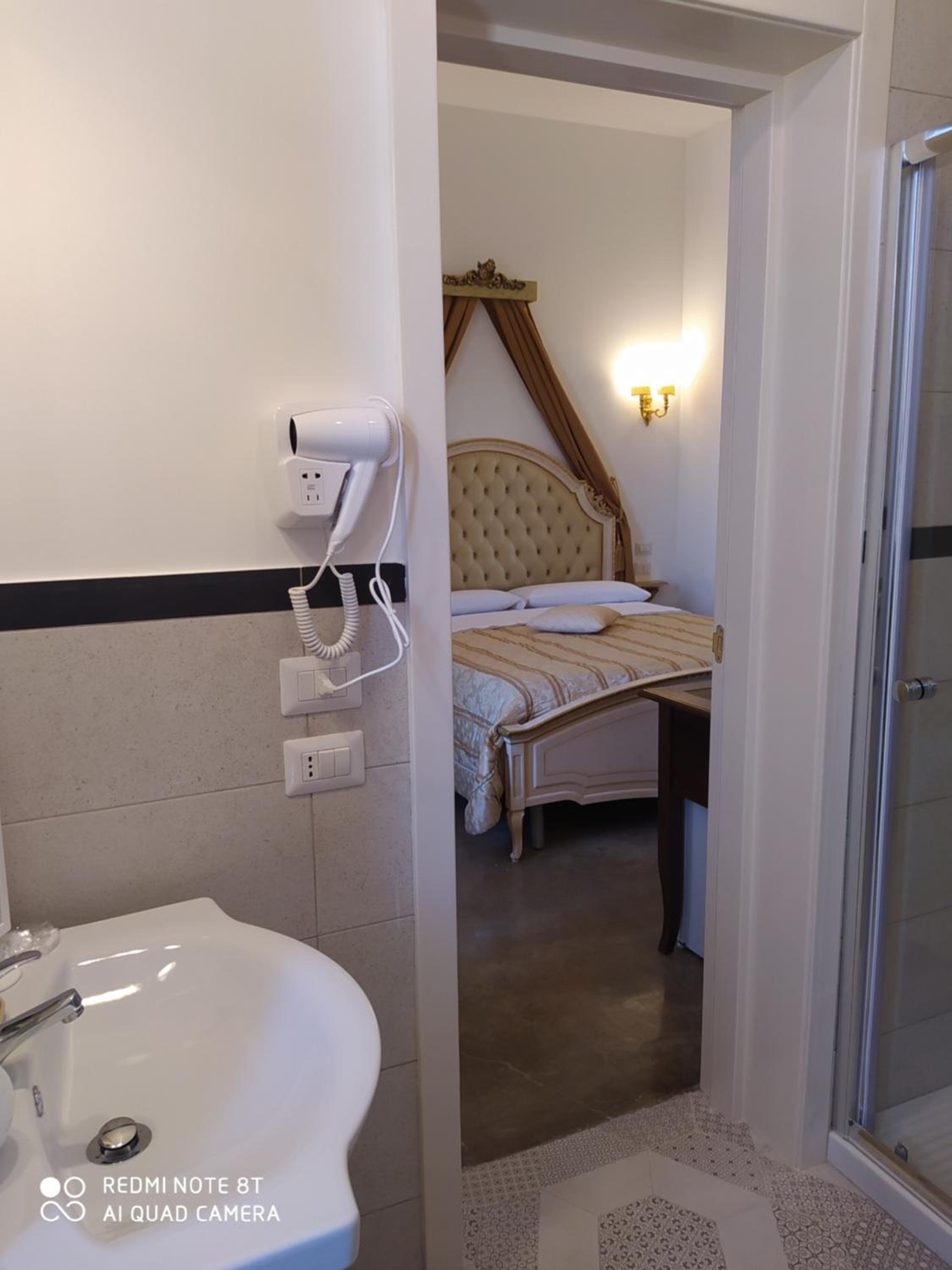 DONNA LUCREZIA b&b Boutique Hotel Style - RELAX & BUSINESS STAY