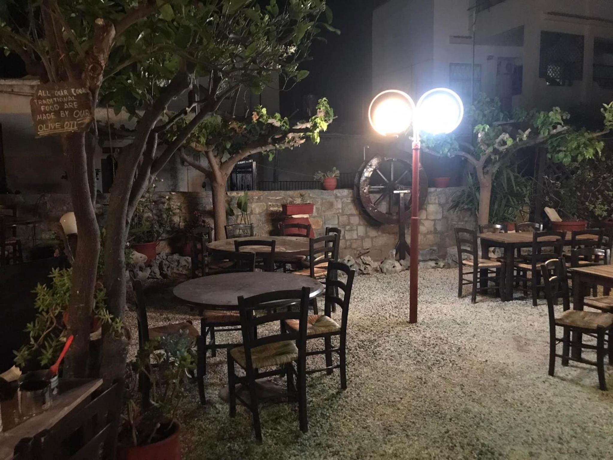 Helios Stays - Sisi Private Apartments