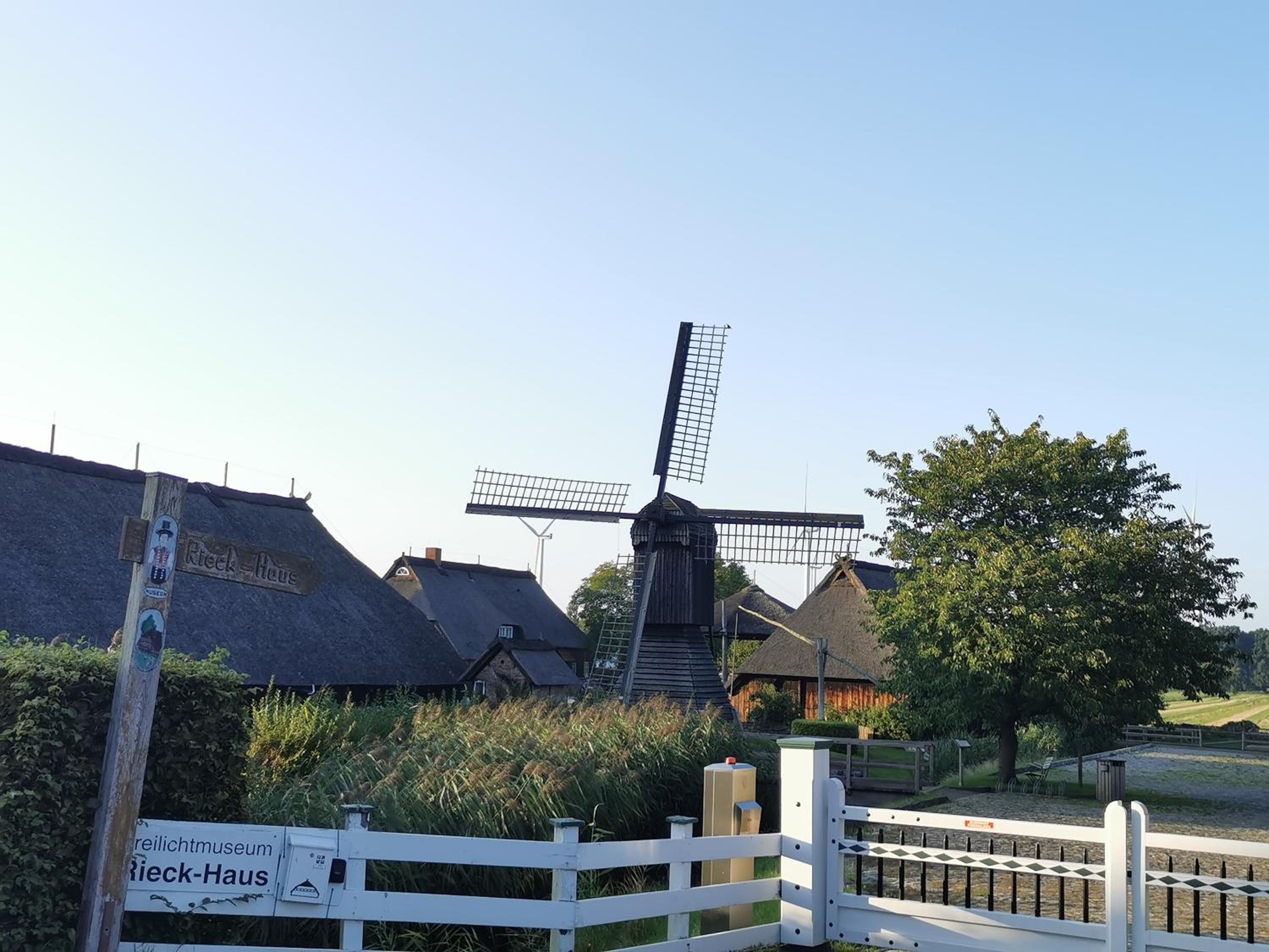 Haus am Deich 47 stilvolles Landhaus an der Elbe in Stadtnähe