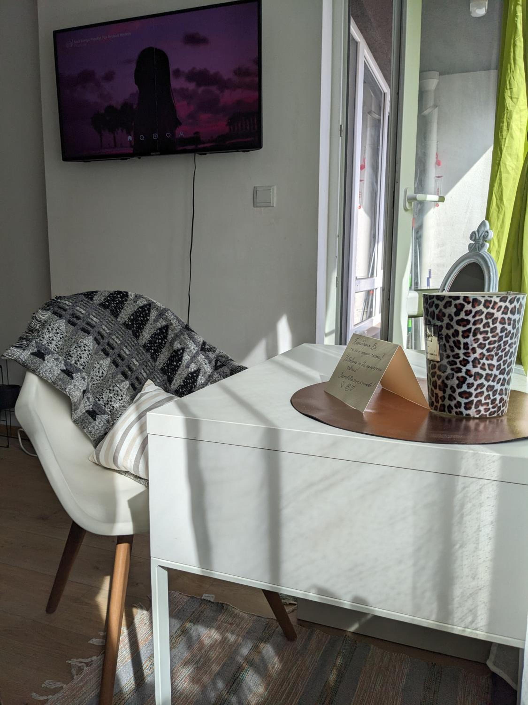 Chill Breeze Apartment