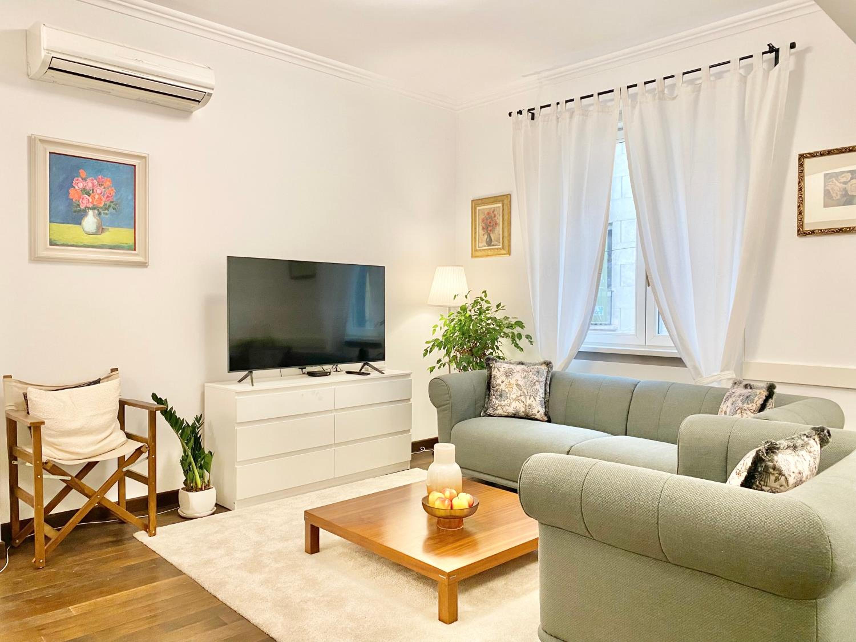Vintage Top Centre Apartment
