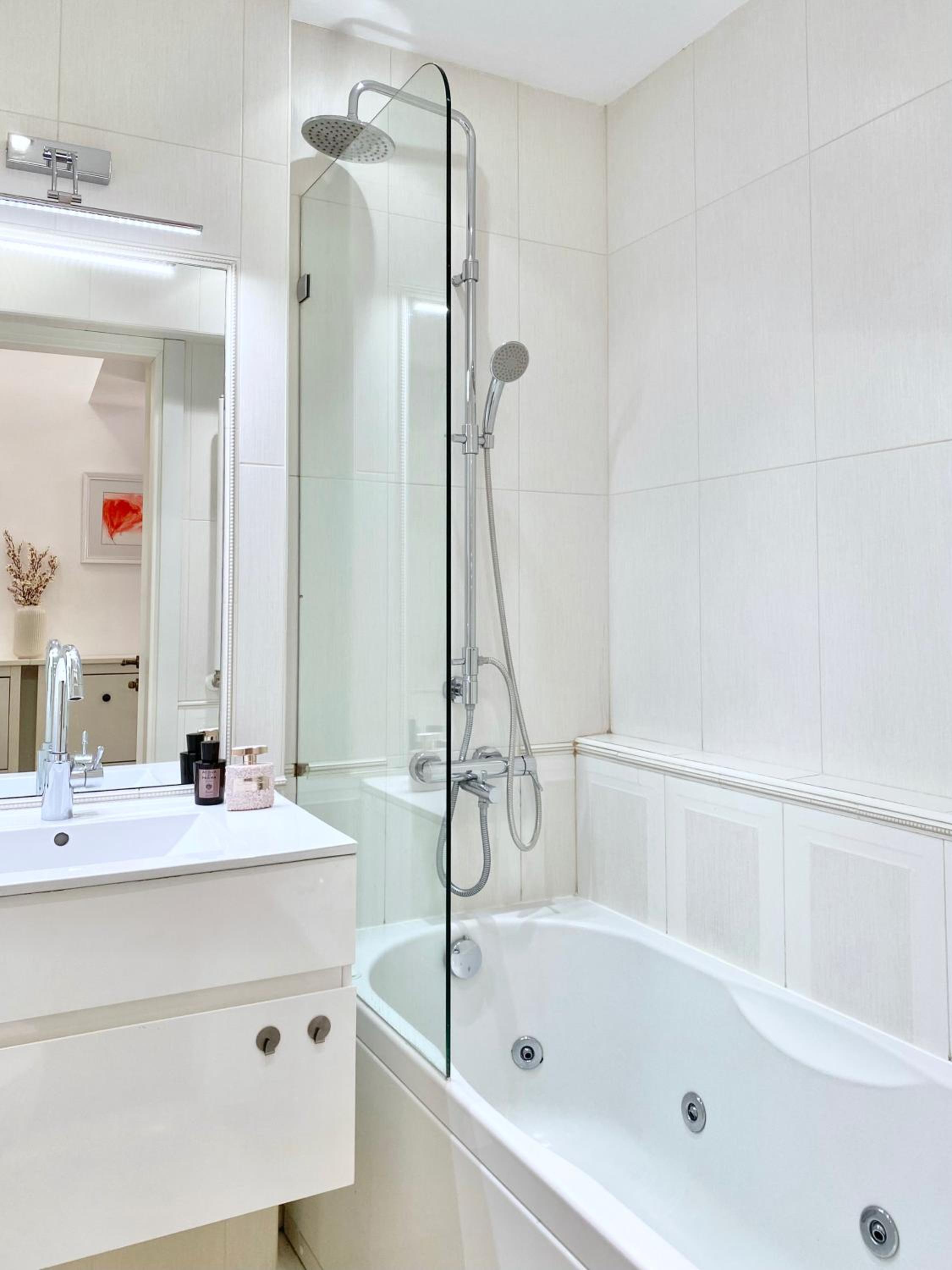 Vintage Top Centre Apartment
