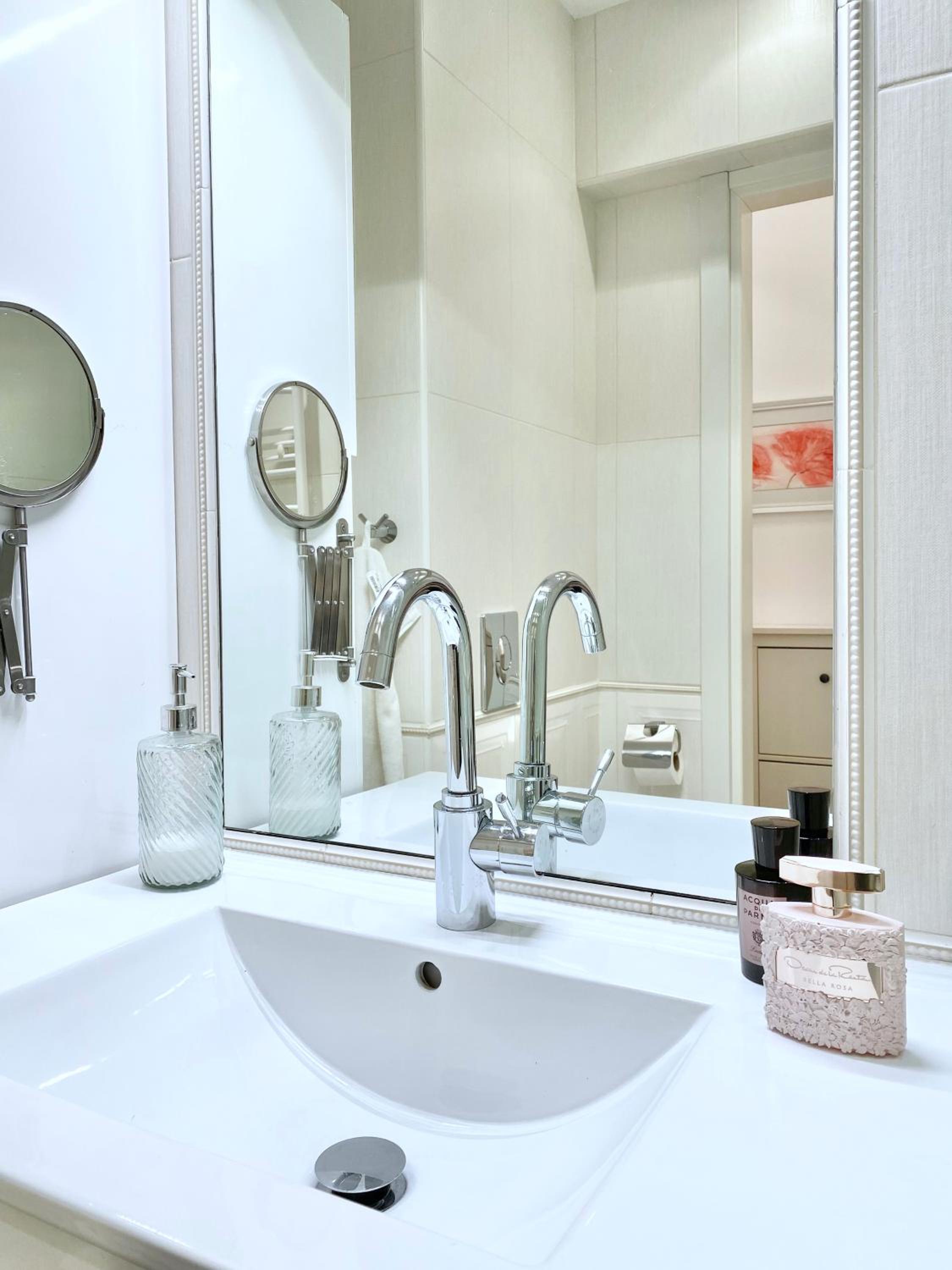 Vintage Top Centre Apartment