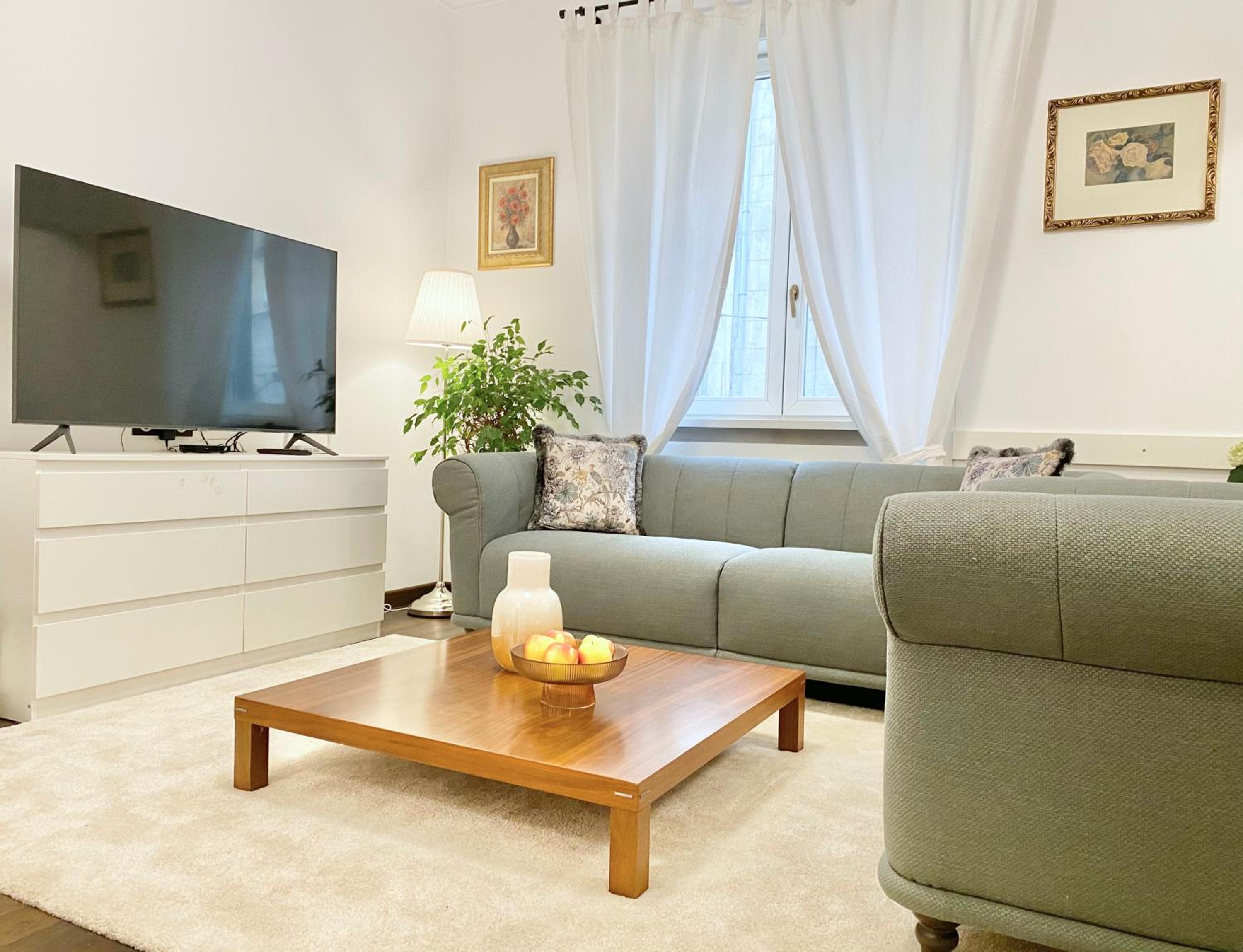 Vintage Top Centre Apartment