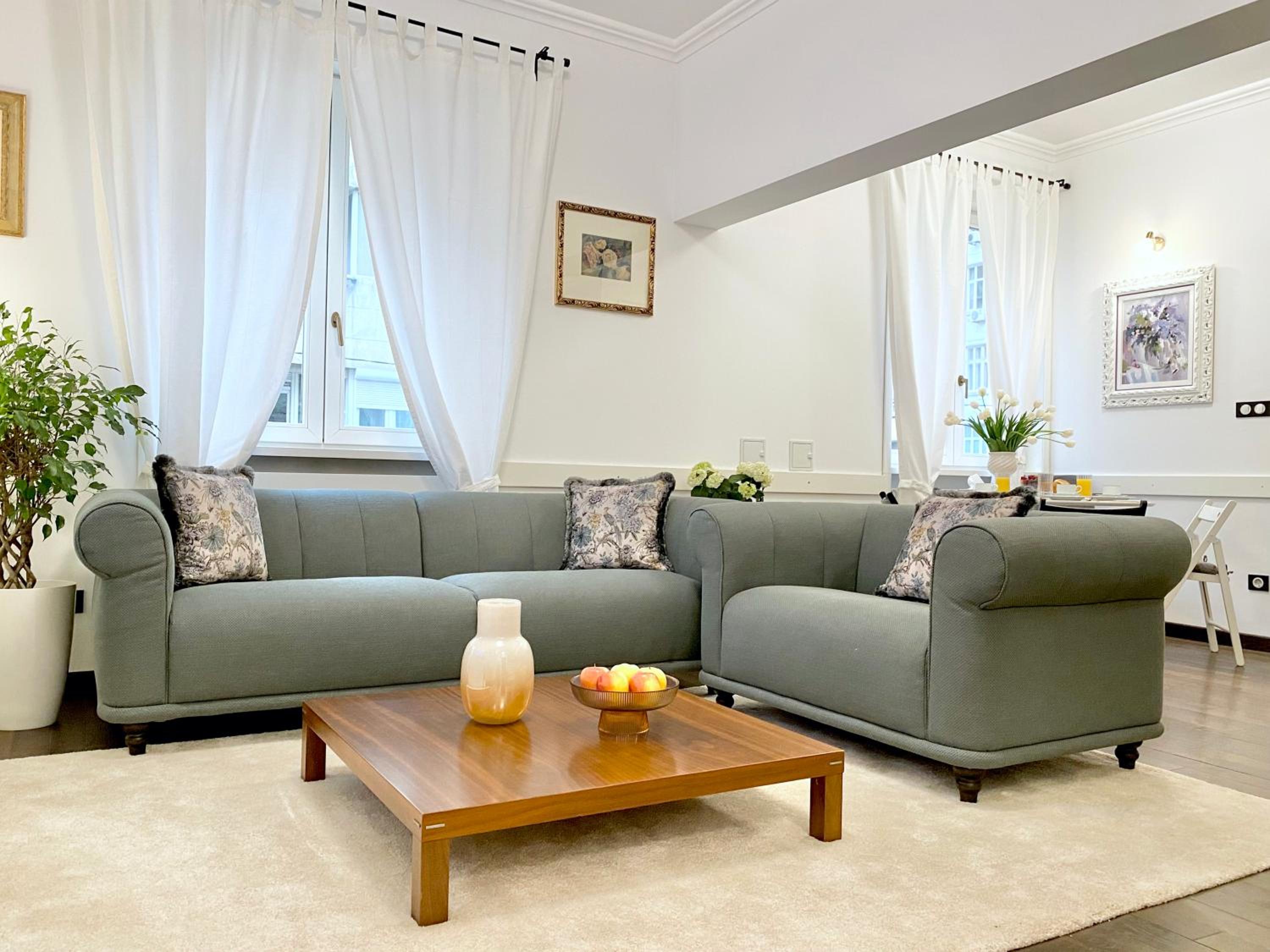 Vintage Top Centre Apartment