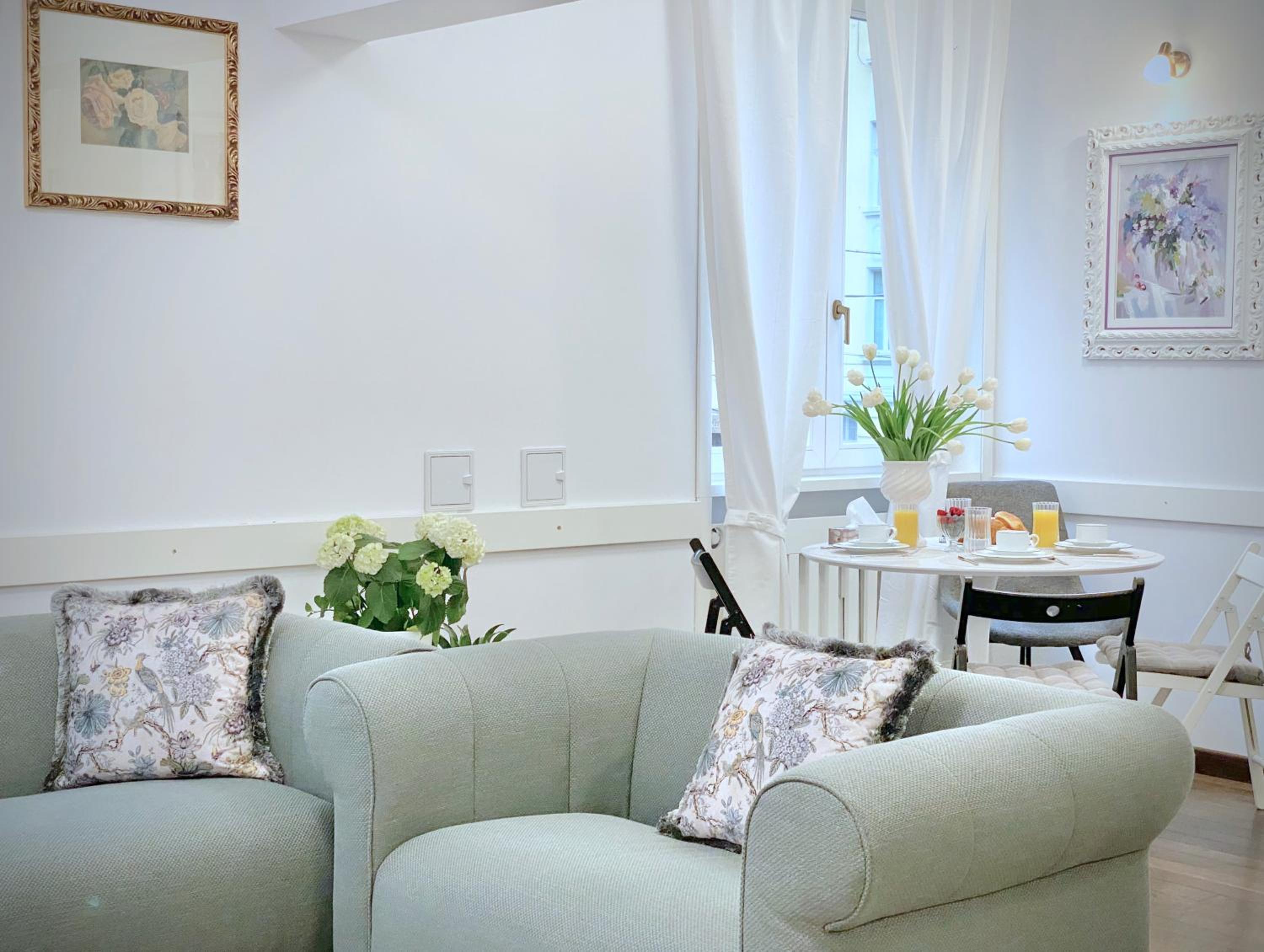 Vintage Top Centre Apartment