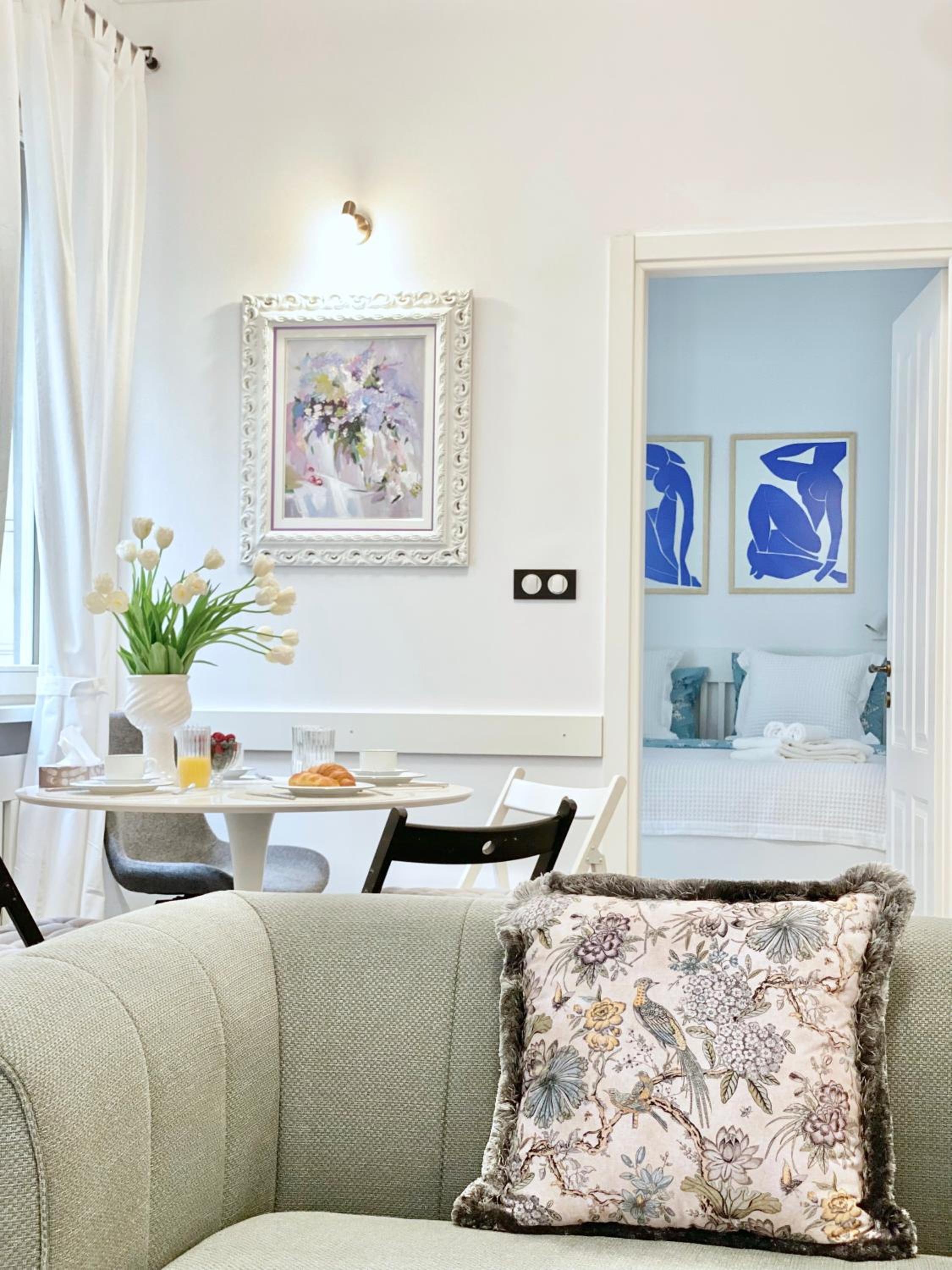 Vintage Top Centre Apartment