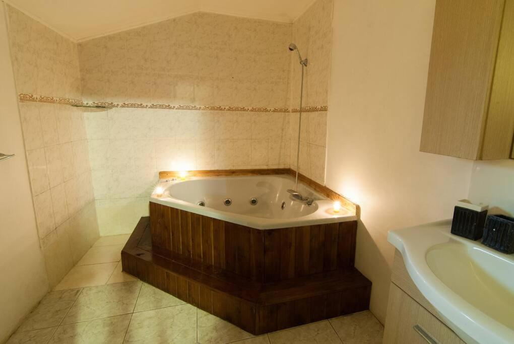 Hacienda en parral con piscinas, Jacuzzi y Más