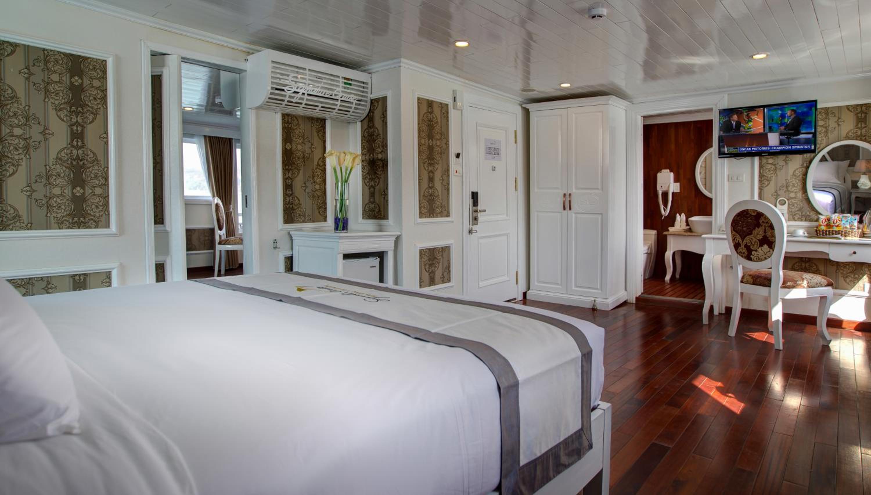 Signature Royal Halong Cruise