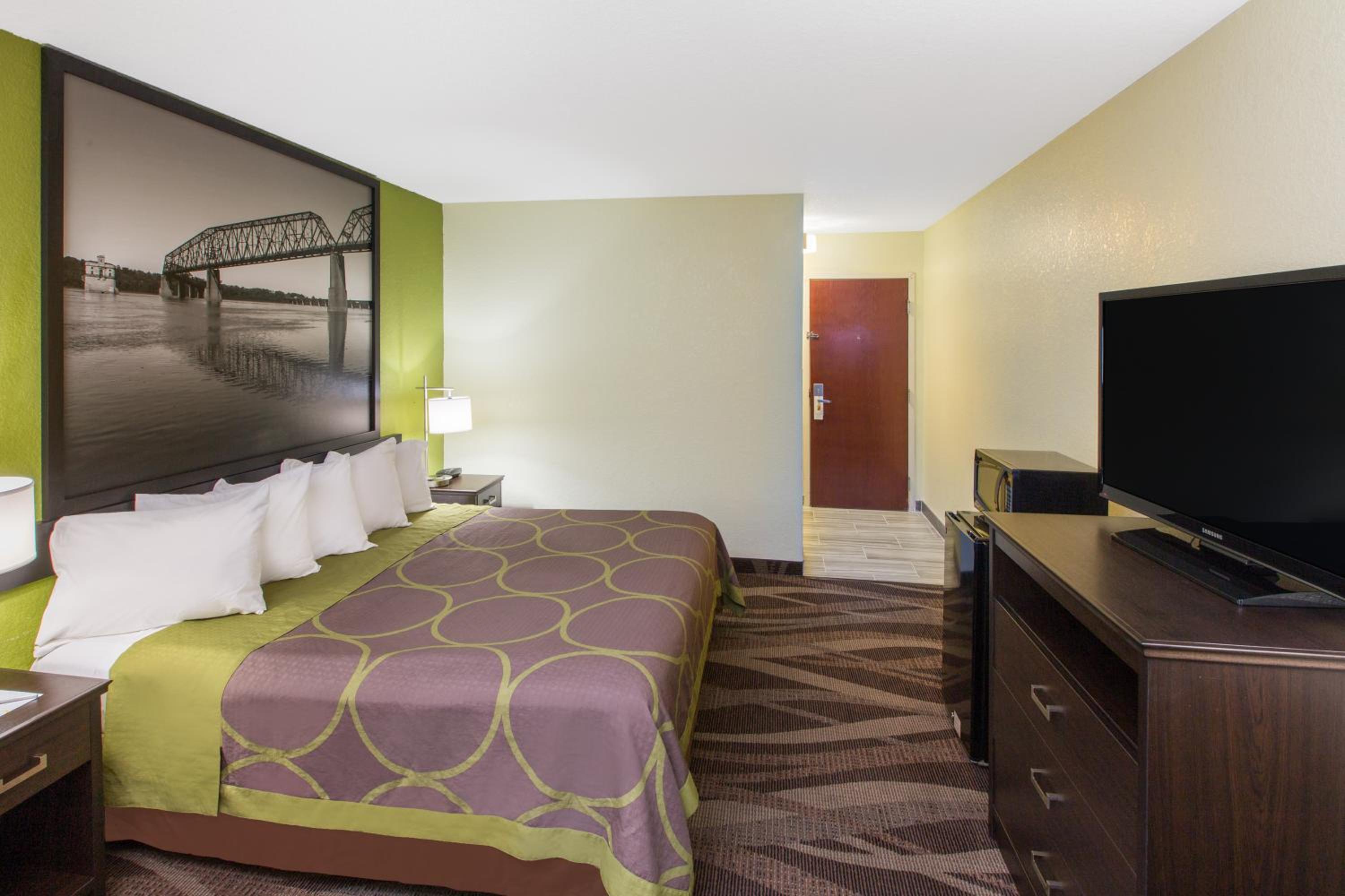 Super 8 by Wyndham Southaven view 5