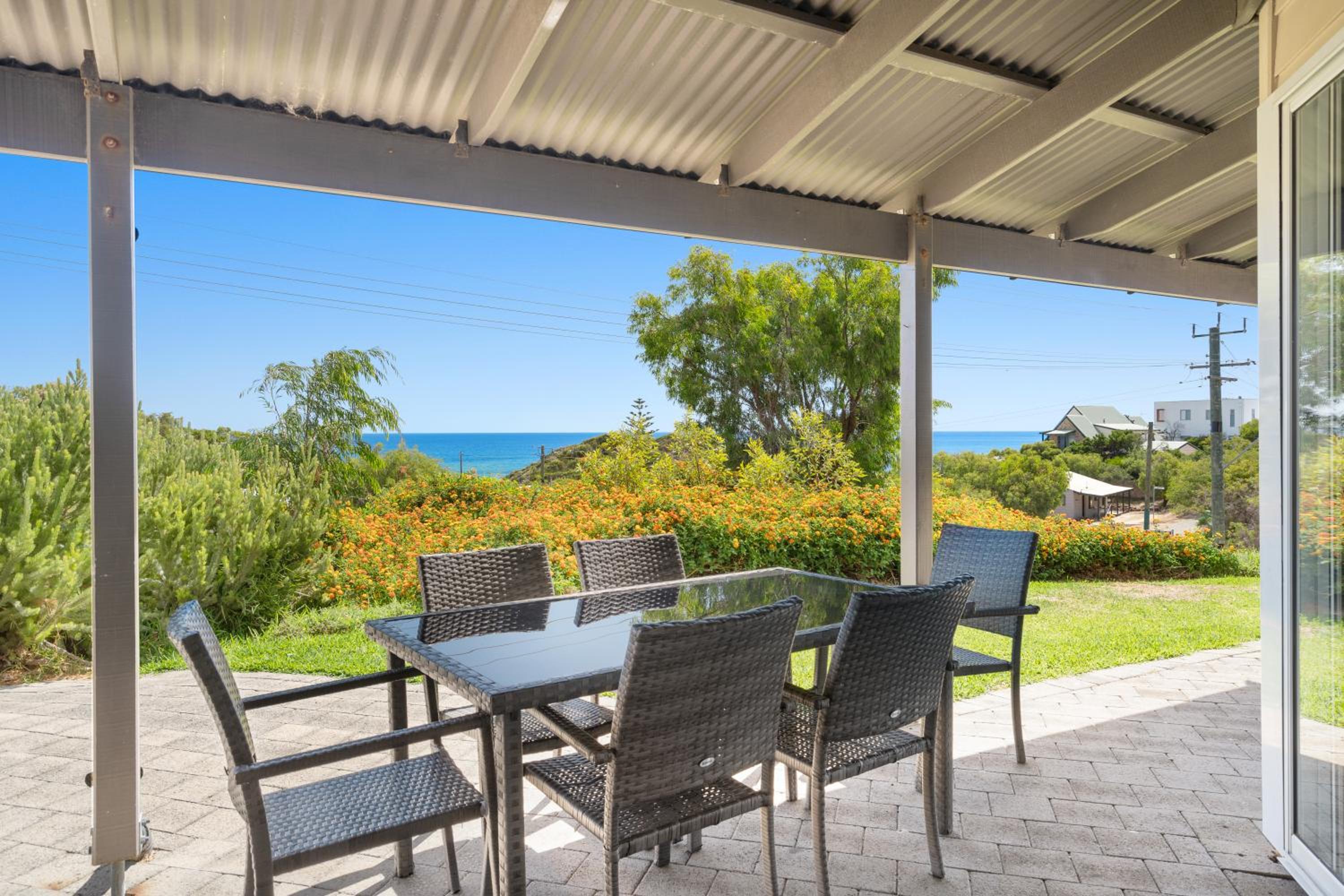 Seaview Residence by 