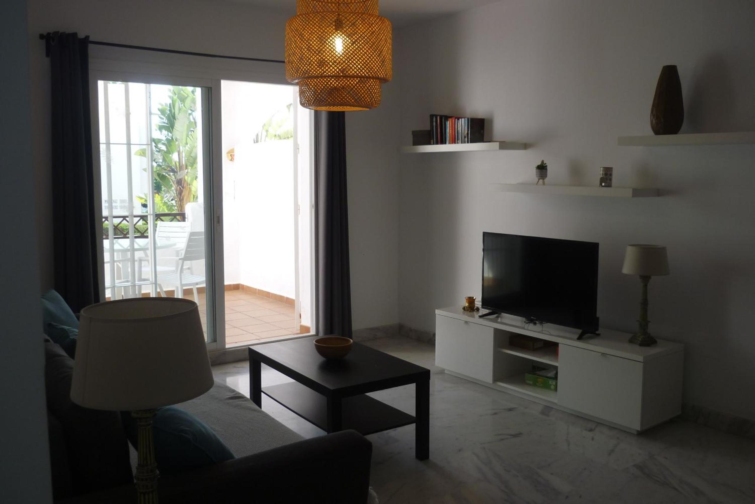 Perfect Location 2 bed Apt Calahonda view 3