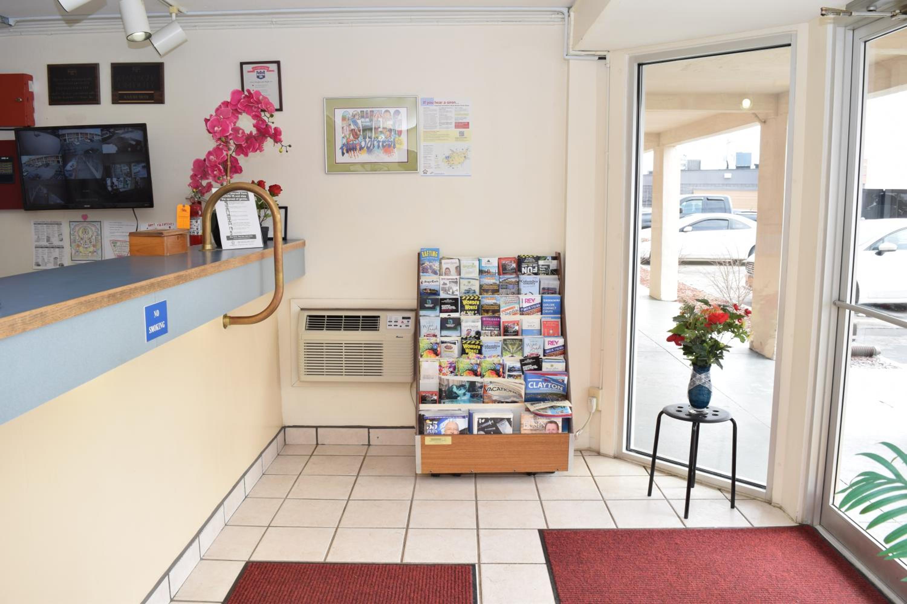 Knights Inn Oswego East - Property Image 7