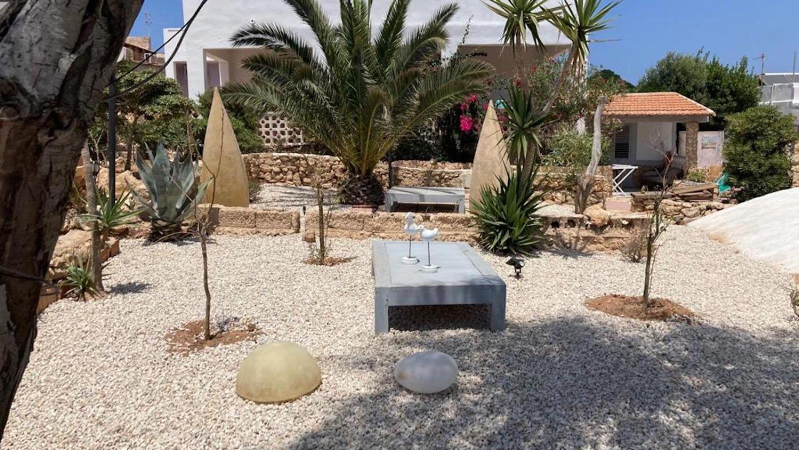 B H Lampedusa