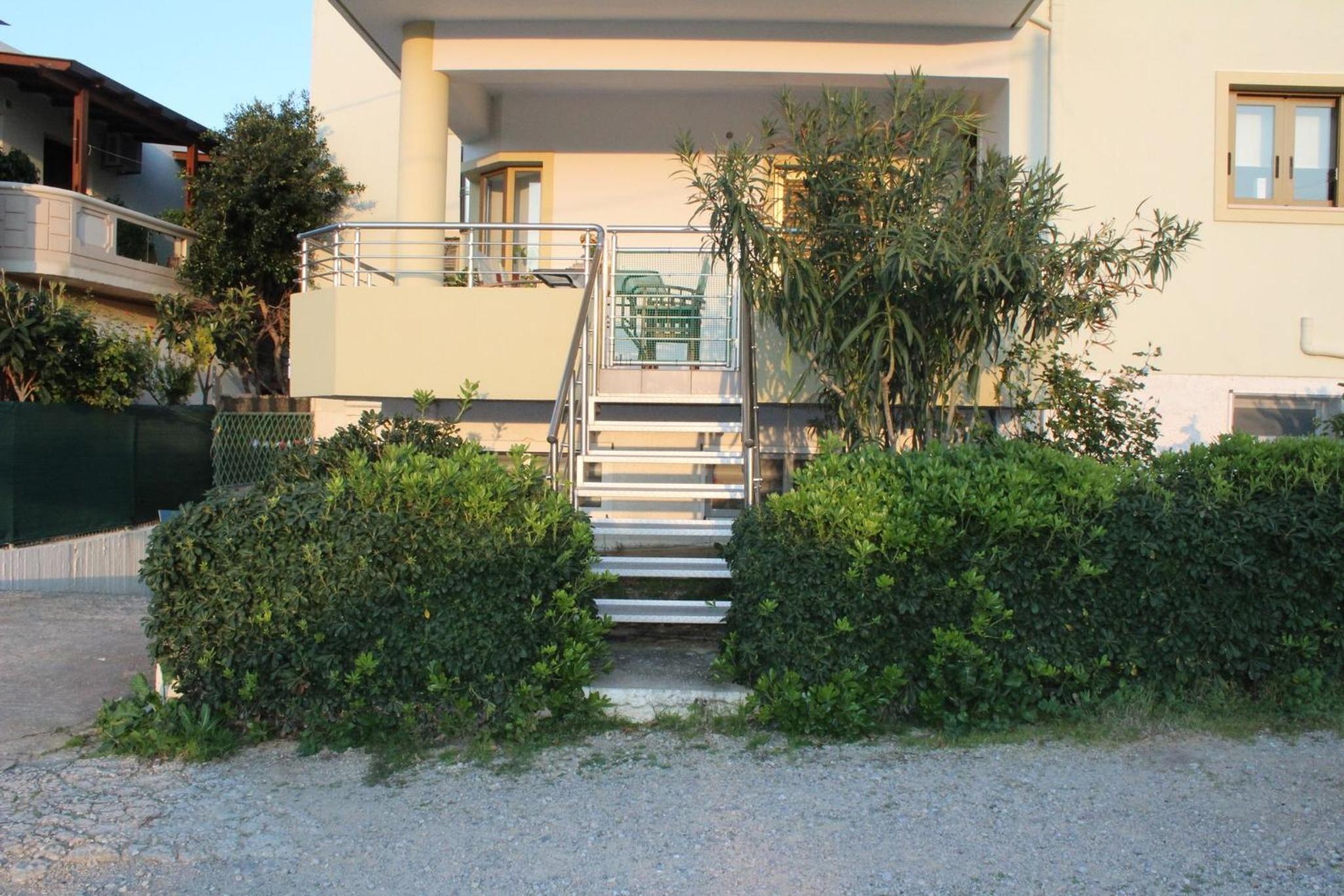 Kallia's Modern Apartment photo 4