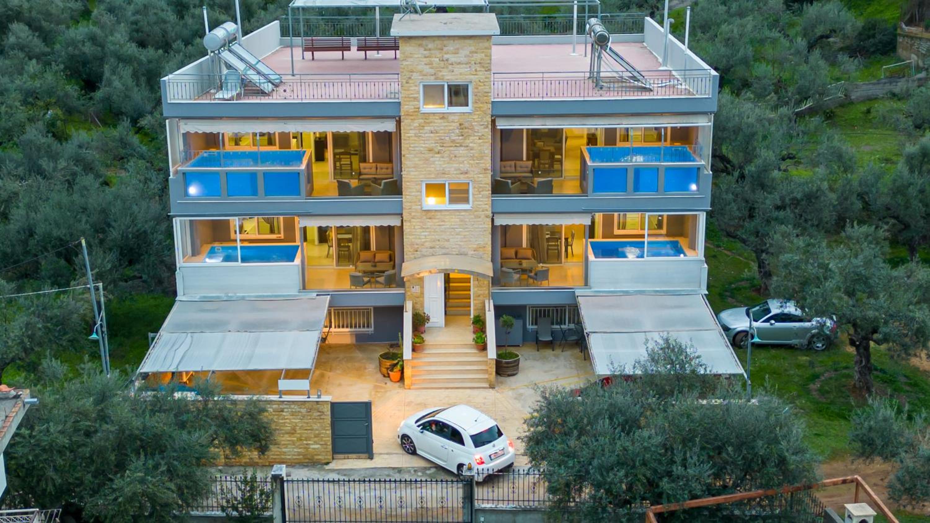 Hotel Grand Suites with Private Pools - Image 1