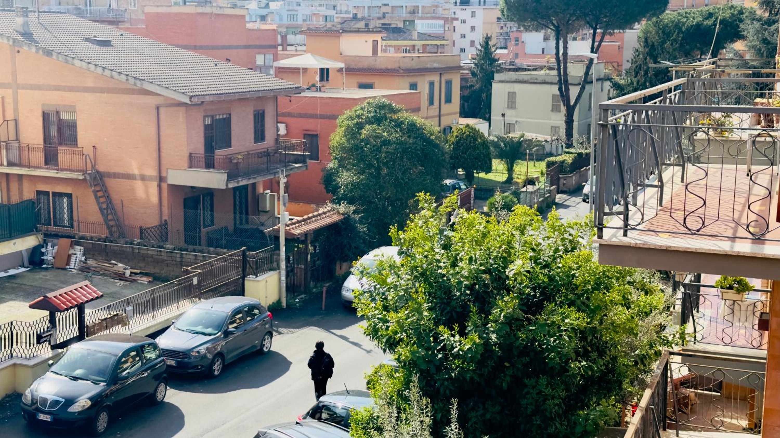 Gemelli-San Pietro-Trastevere-casa con posto auto