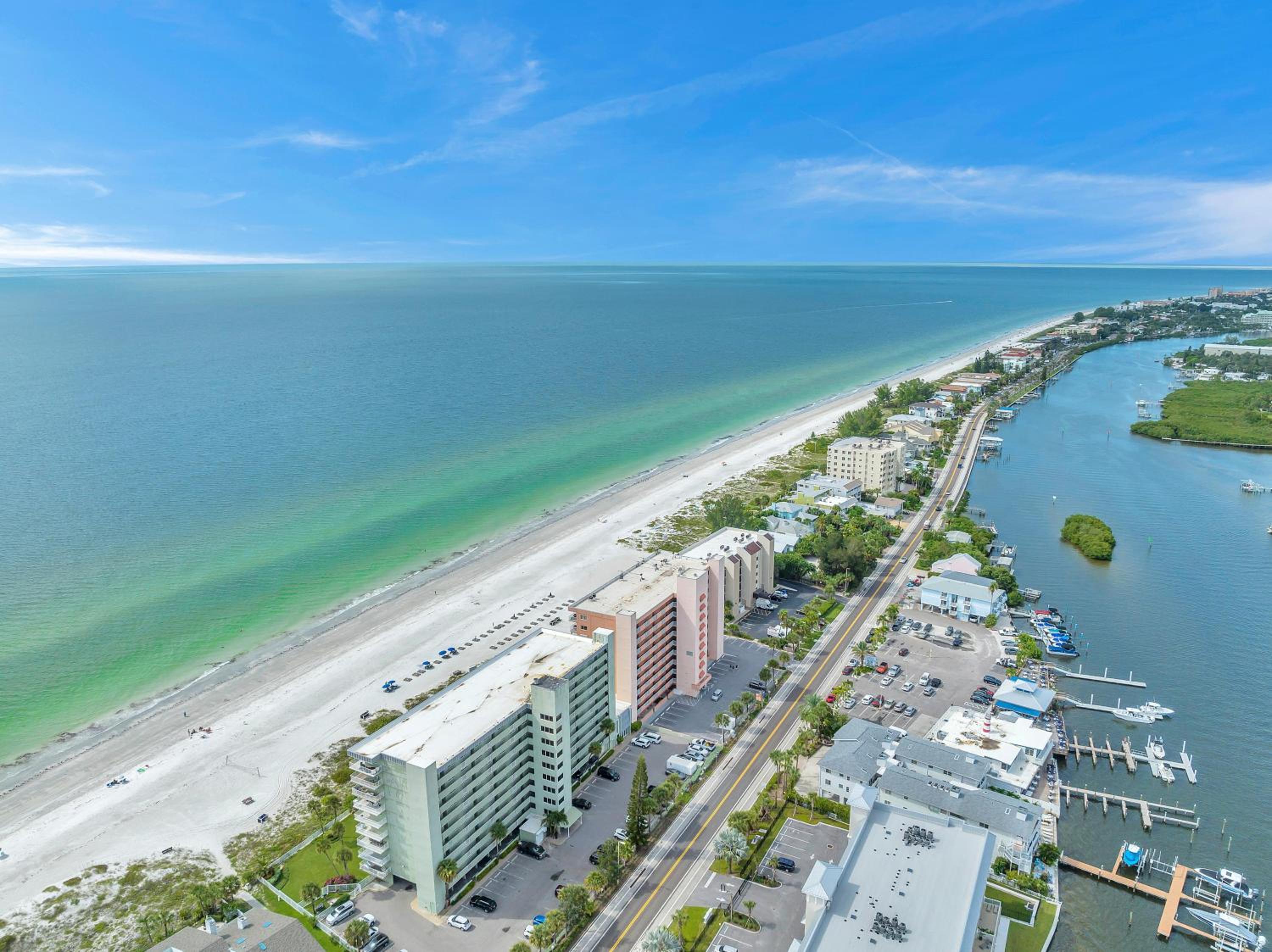 3 Bedroom Indian Shores Stunnersc1-305 view 3