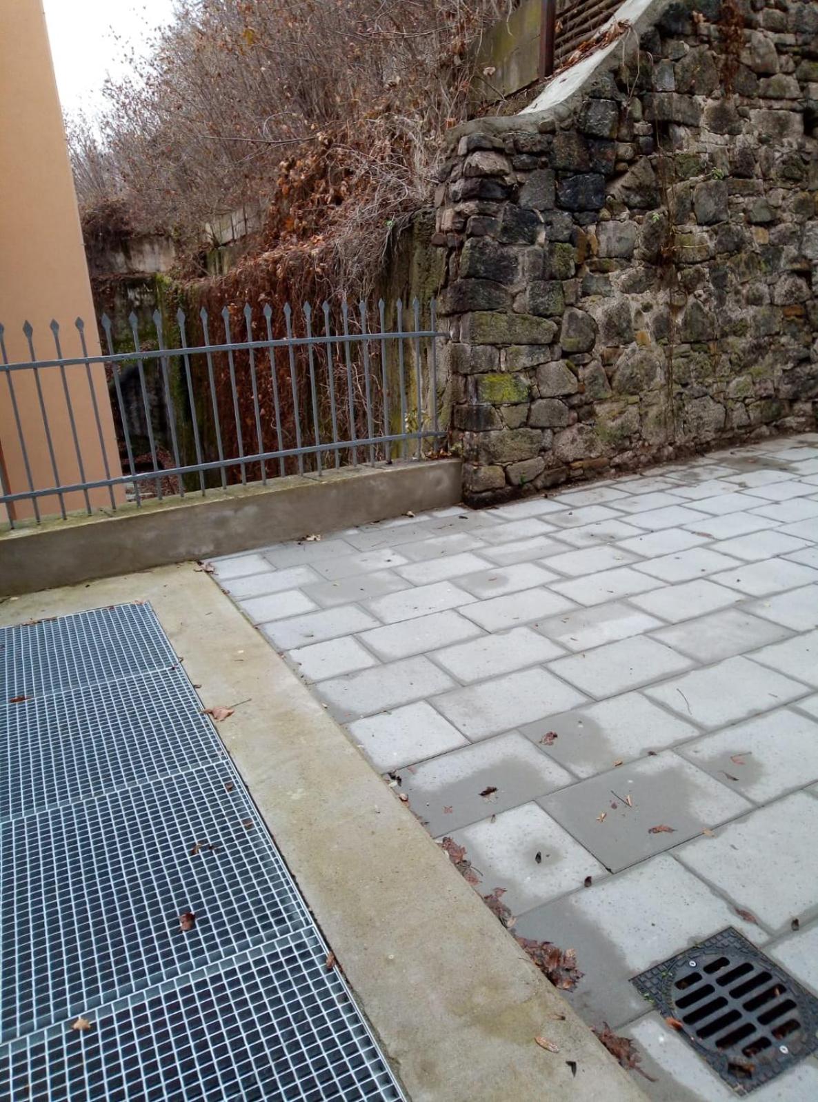 Delux Kolonada
