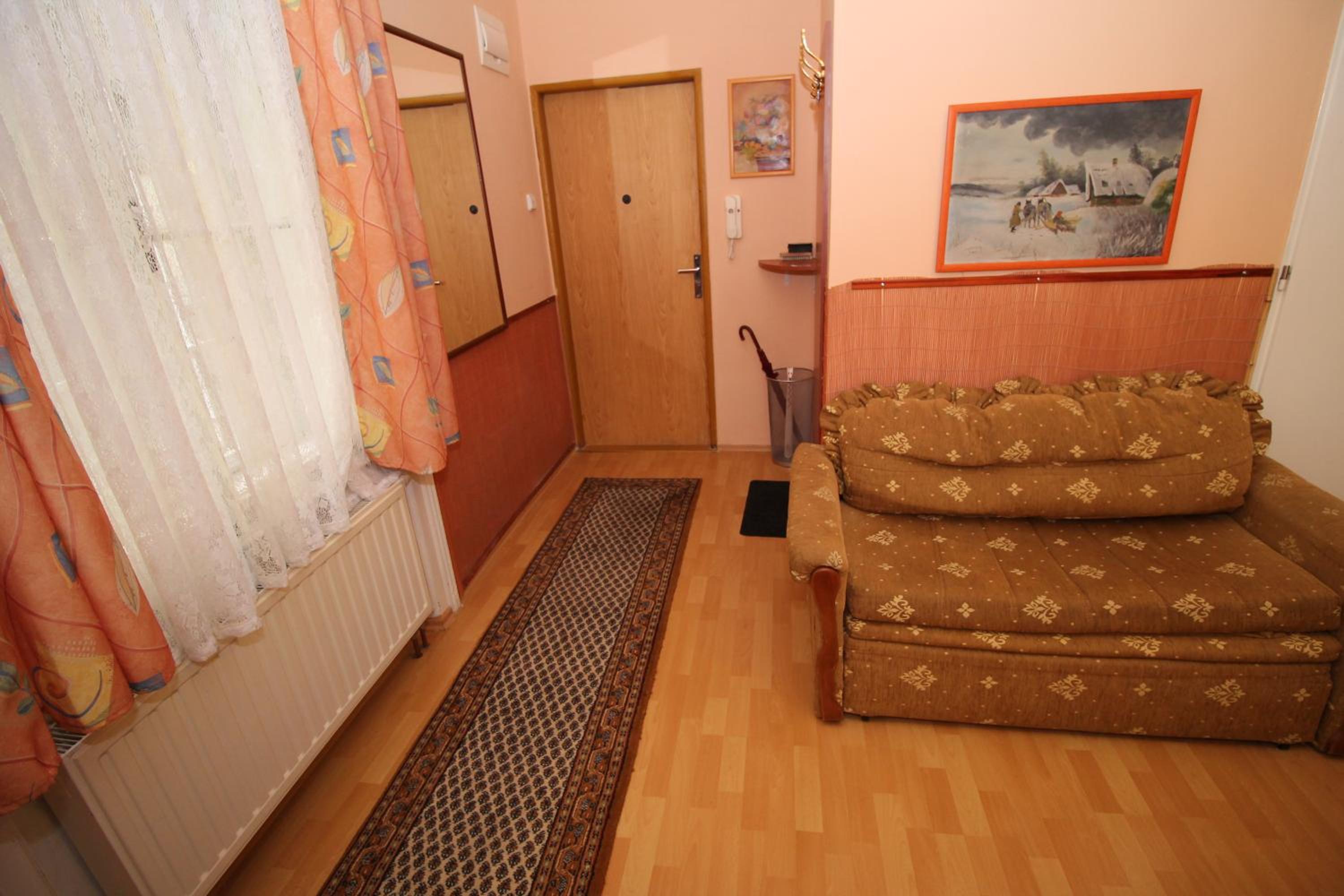 Delux Kolonada