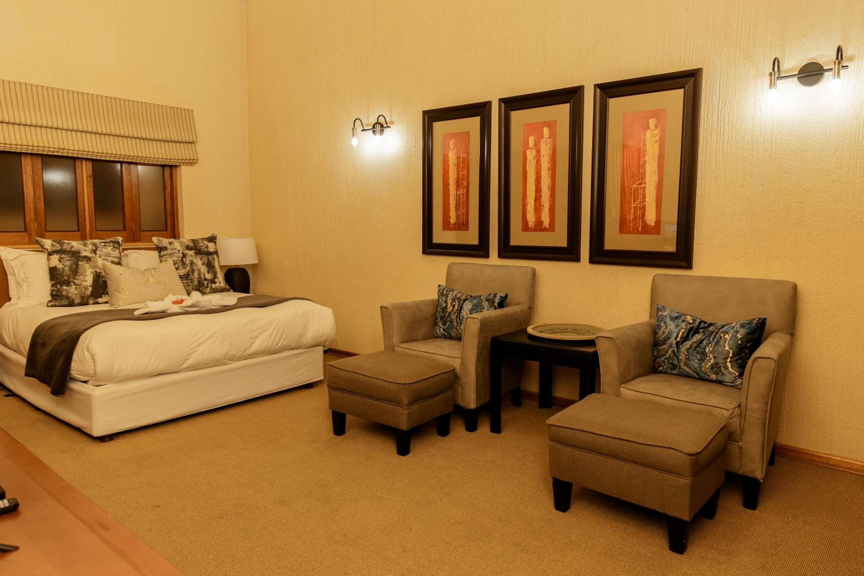 Hazyview Vacations - Kruger Park Lodge - Luxury Inyamatane Chalets - Property Image 1