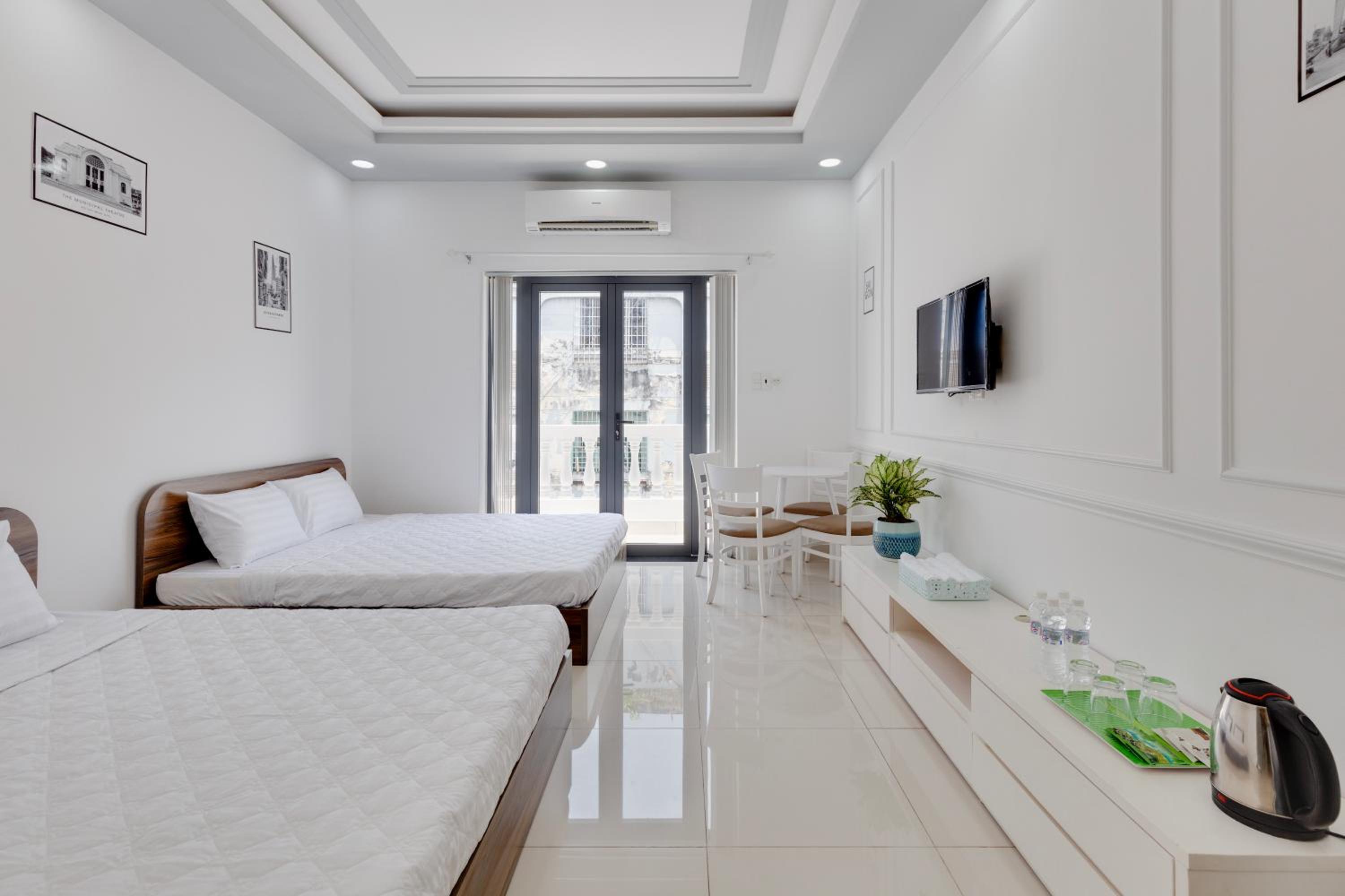 Saigon Authentic Hostel - Local Vibes, City Tours, Cooking Dinner, Evening Streetfood, Free Menu Breakfast, Gym & Rooftop