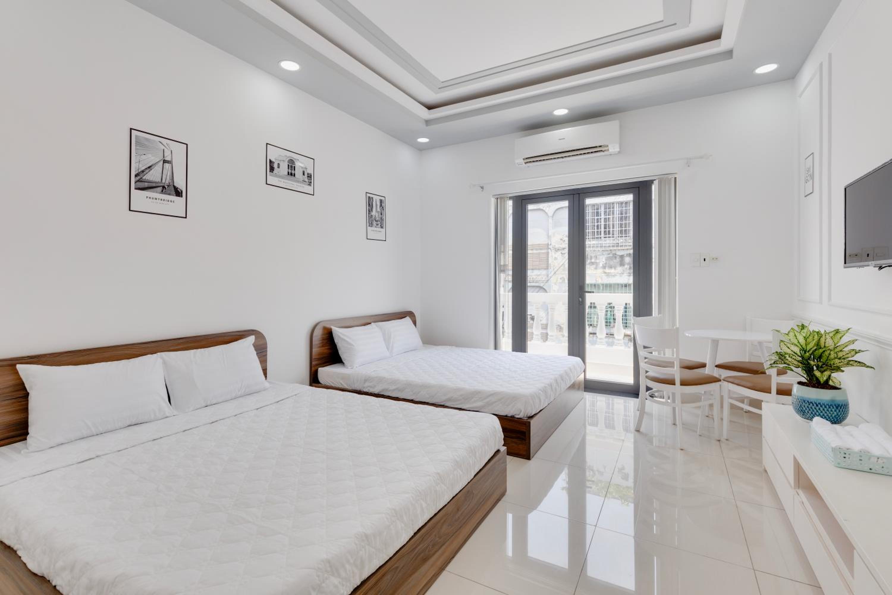 Saigon Authentic Hostel - Local Vibes, City Tours, Cooking Dinner, Evening Streetfood, Free Menu Breakfast, Gym & Rooftop