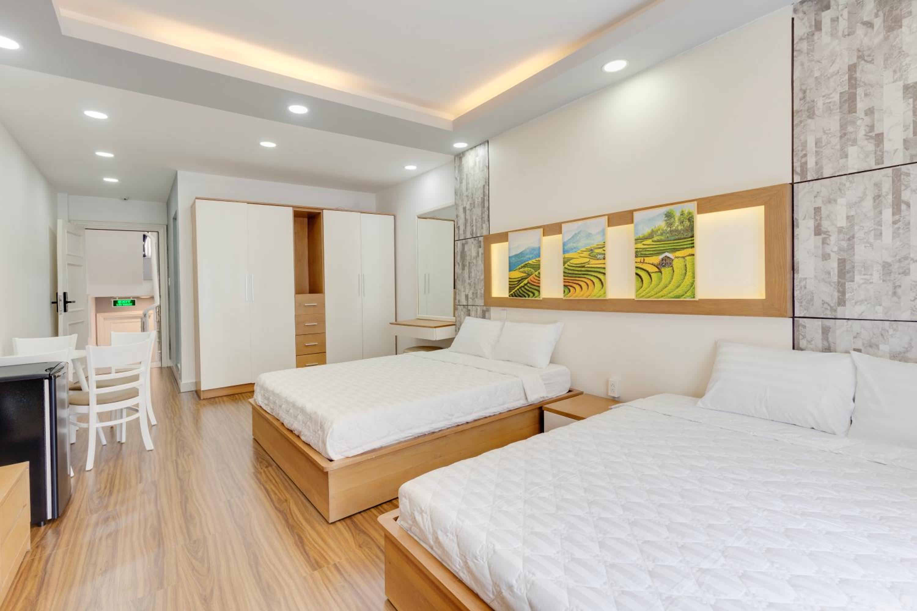 Saigon Authentic Hostel - Local Vibes, City Tours, Cooking Dinner, Evening Streetfood, Free Menu Breakfast, Gym & Rooftop