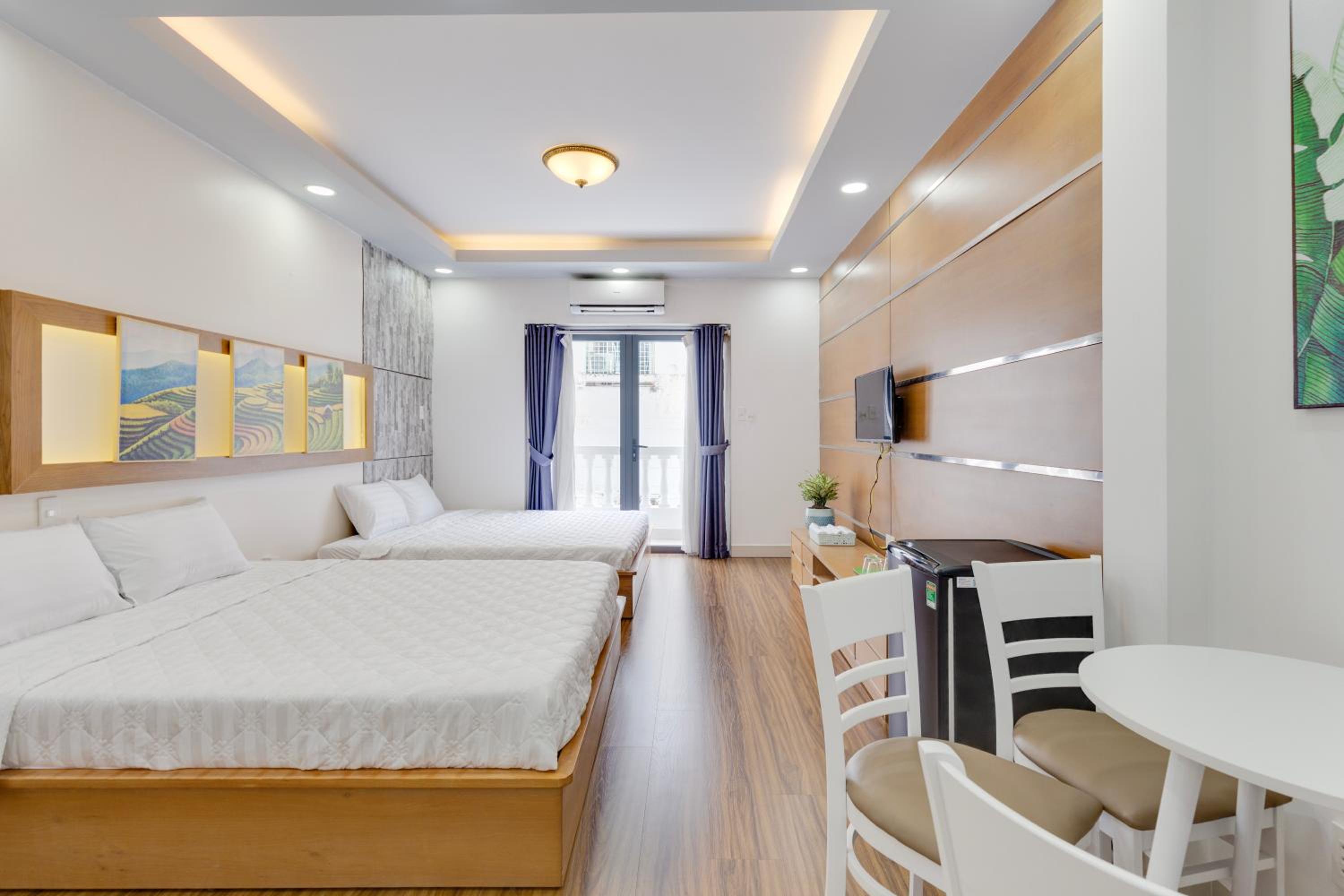 Saigon Authentic Hostel - Local Vibes, City Tours, Cooking Dinner, Evening Streetfood, Free Menu Breakfast, Gym & Rooftop