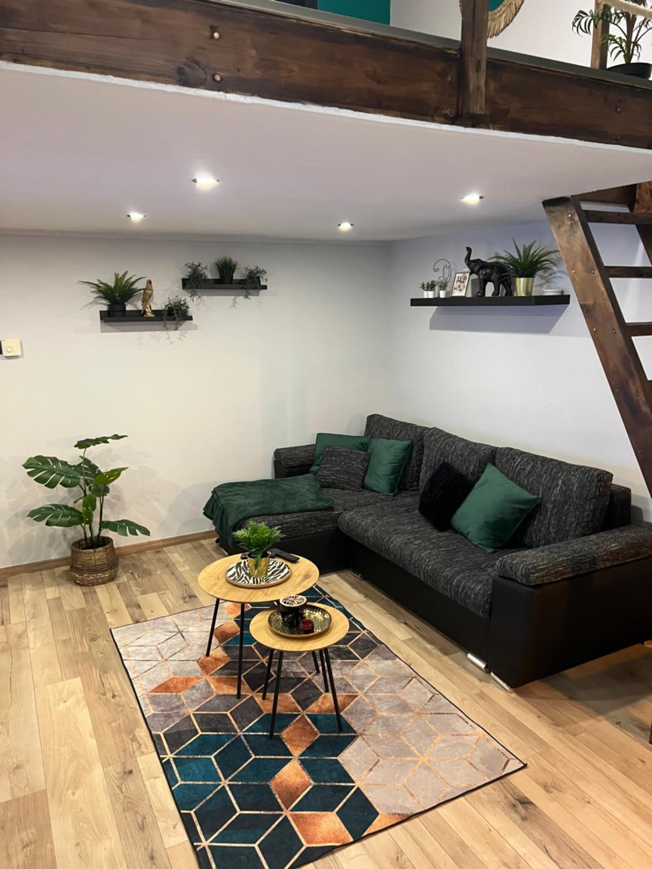 Jungle Inn