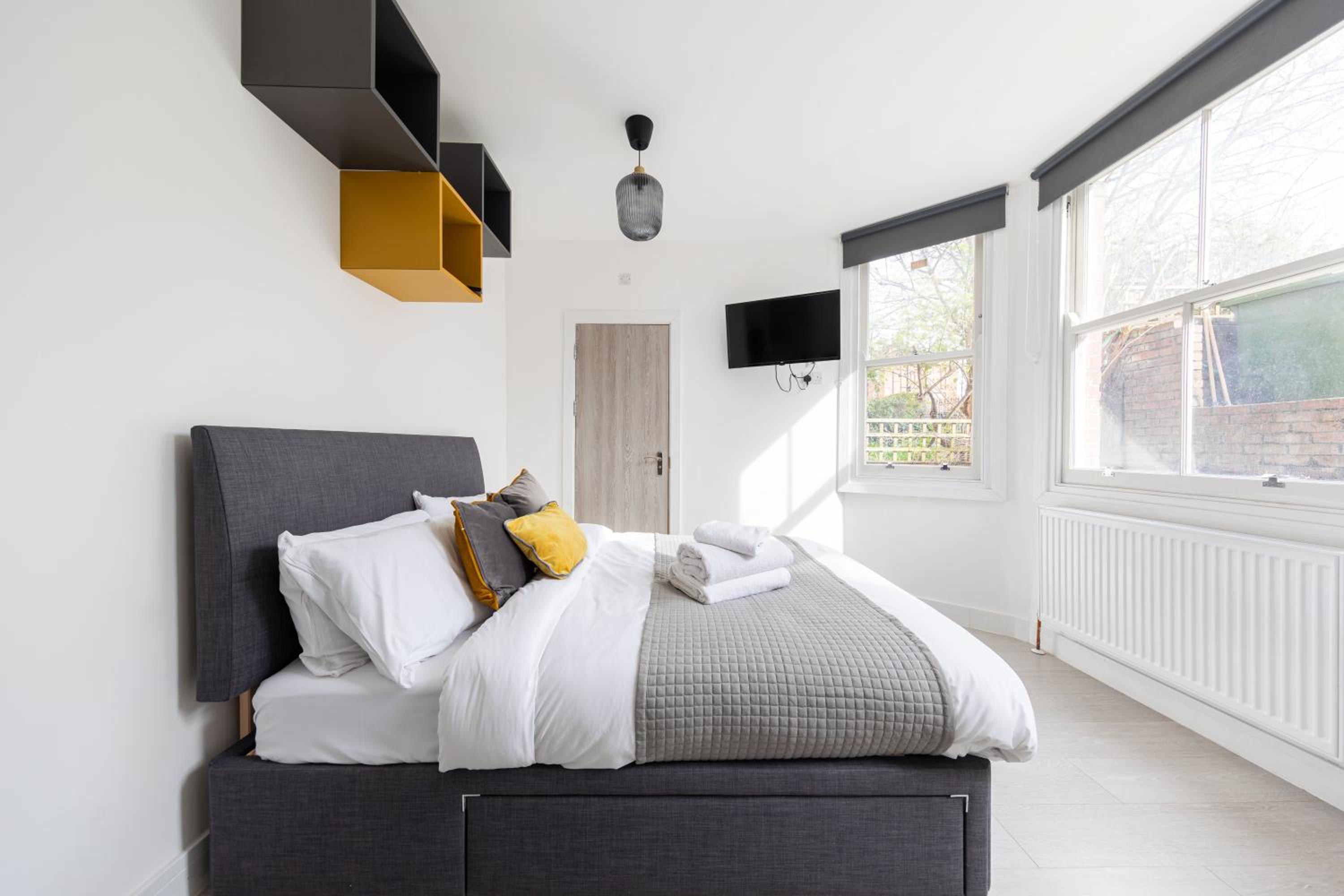 Double Ensuite Sleeps 2 Long Term Welcome With Garden View