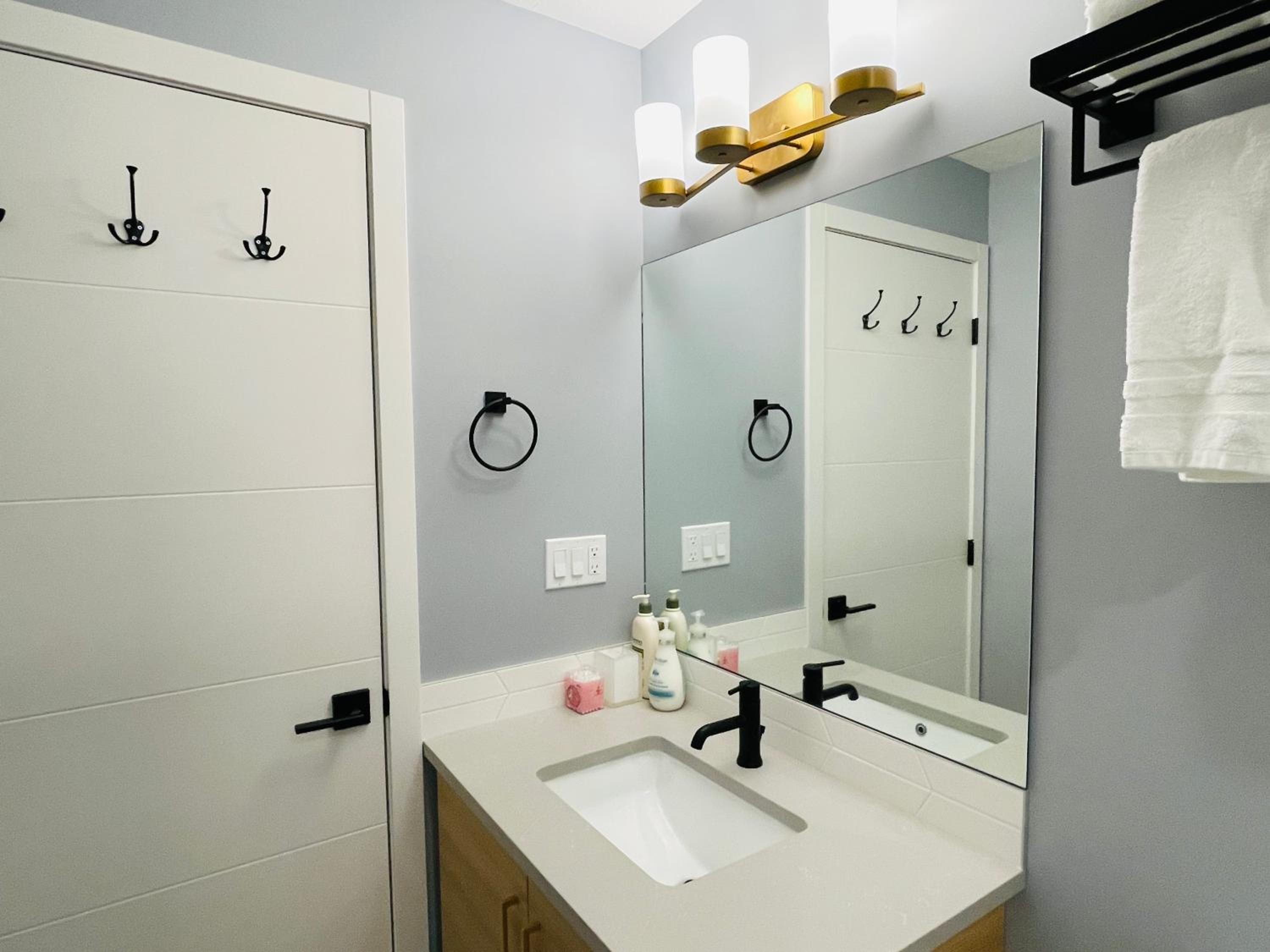 Joe's Contemporary 2 King Bedrooms Vacation Home in Canmore