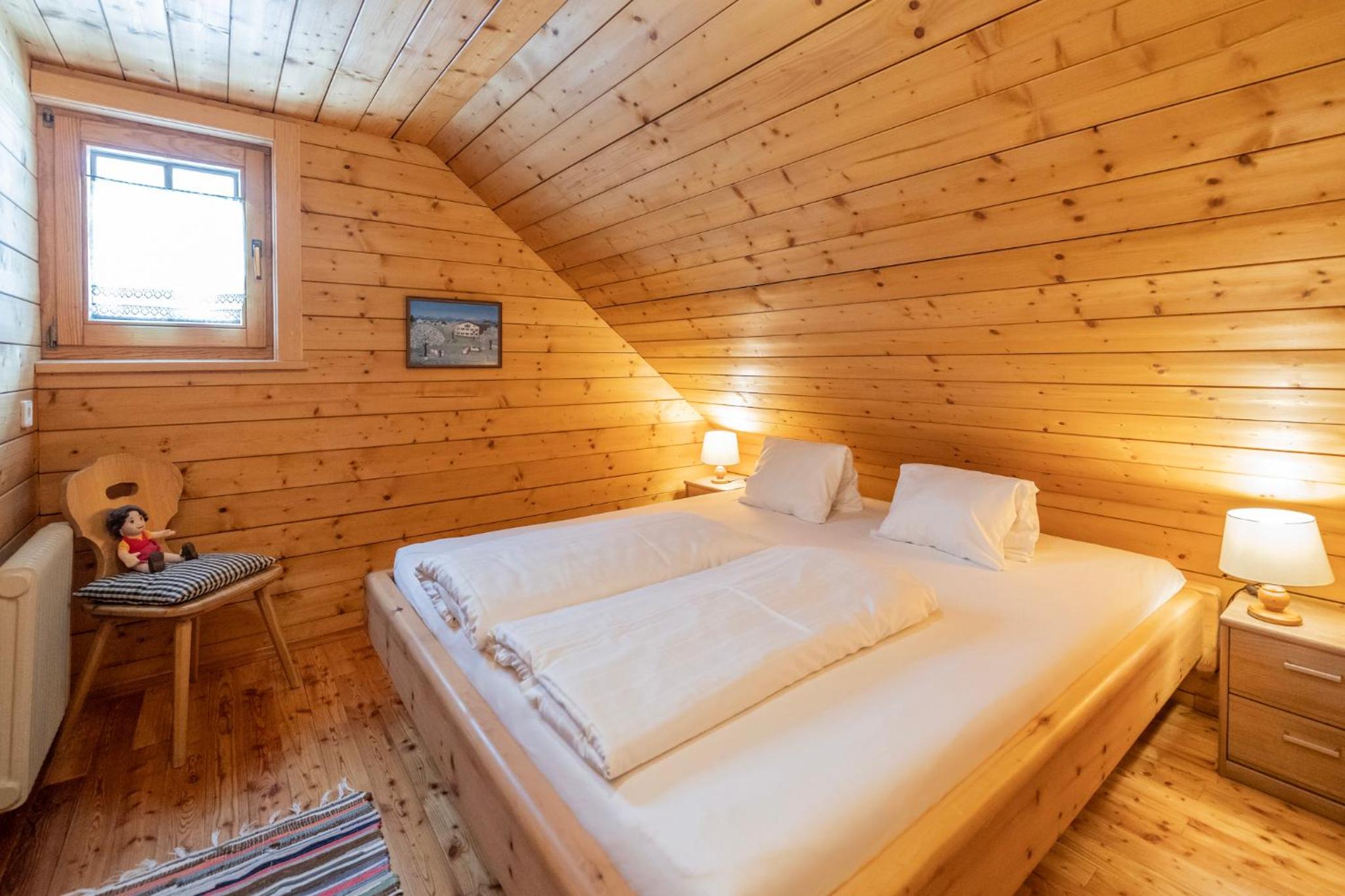 Zirbenhütte am Falkert auf der Heidi-Alm