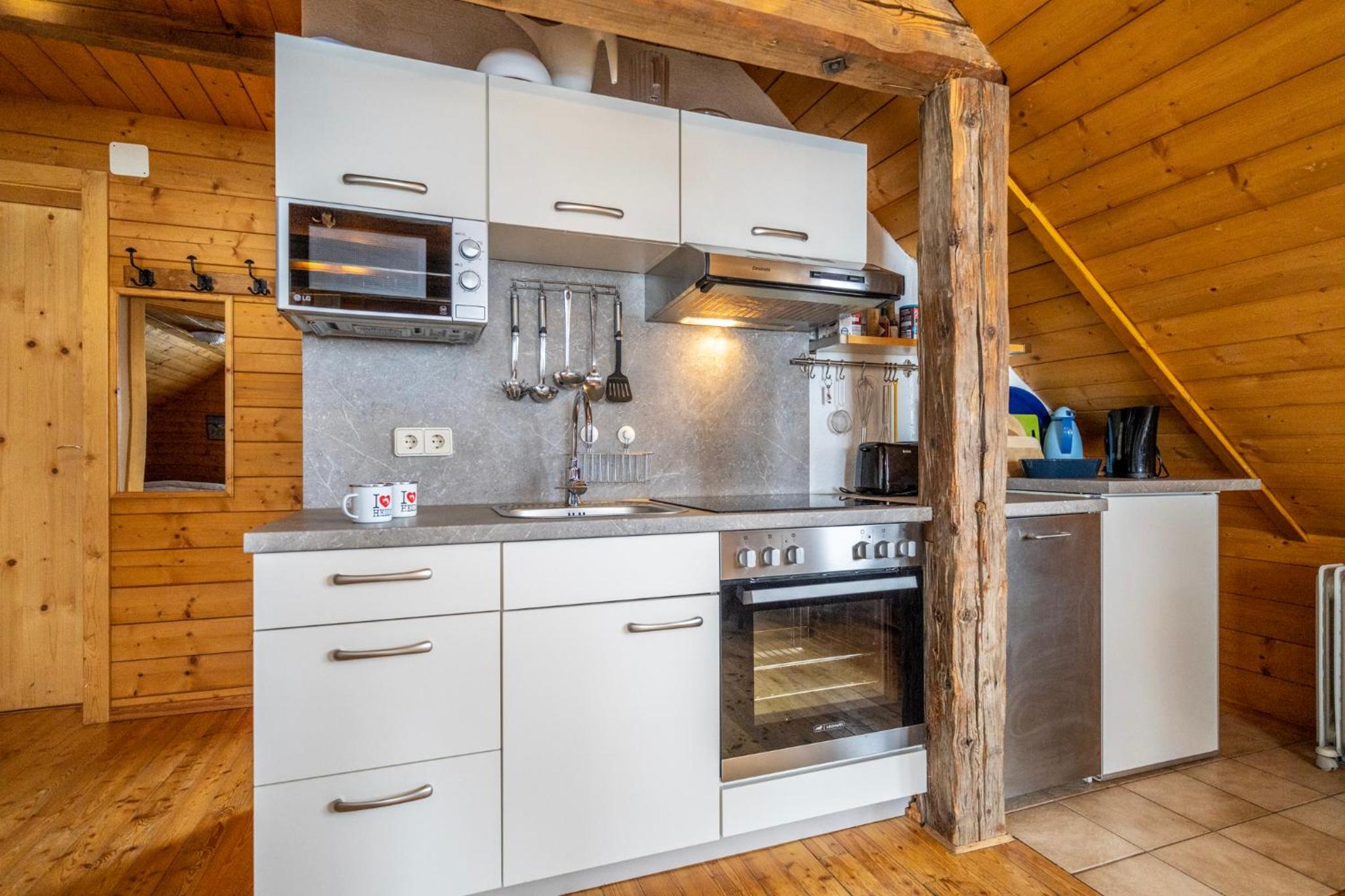 Zirbenhütte am Falkert auf der Heidi-Alm