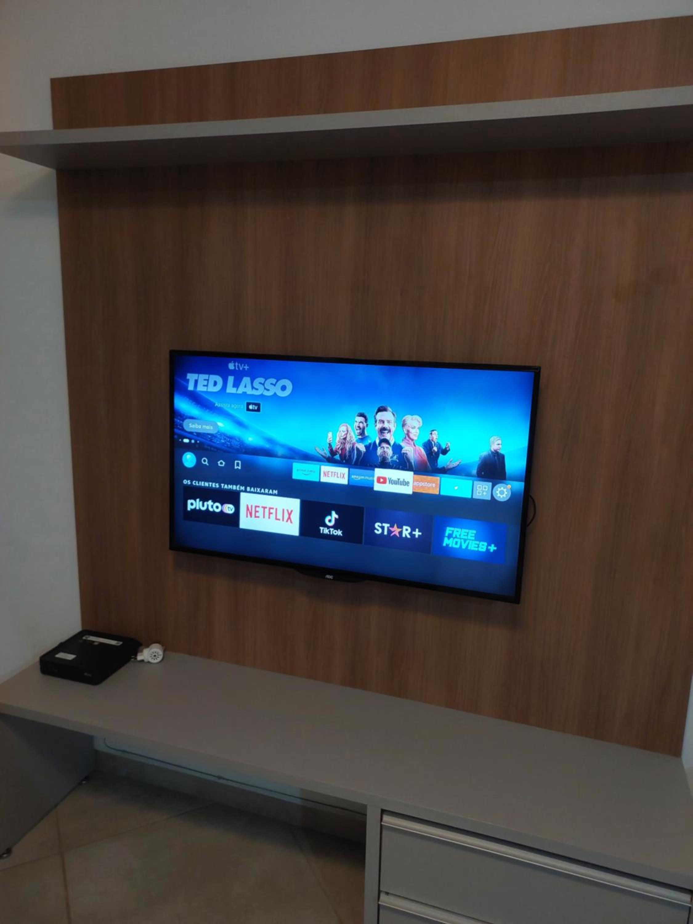 Sobrado frente ao SESC, WIFI 300MB, 2 vagas auto, cozinha, churrasqueira, moderno e reformado