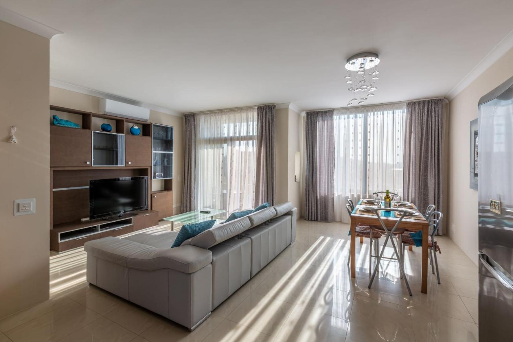 Sunset Holiday Apt - 2 Bedrooms photo 5