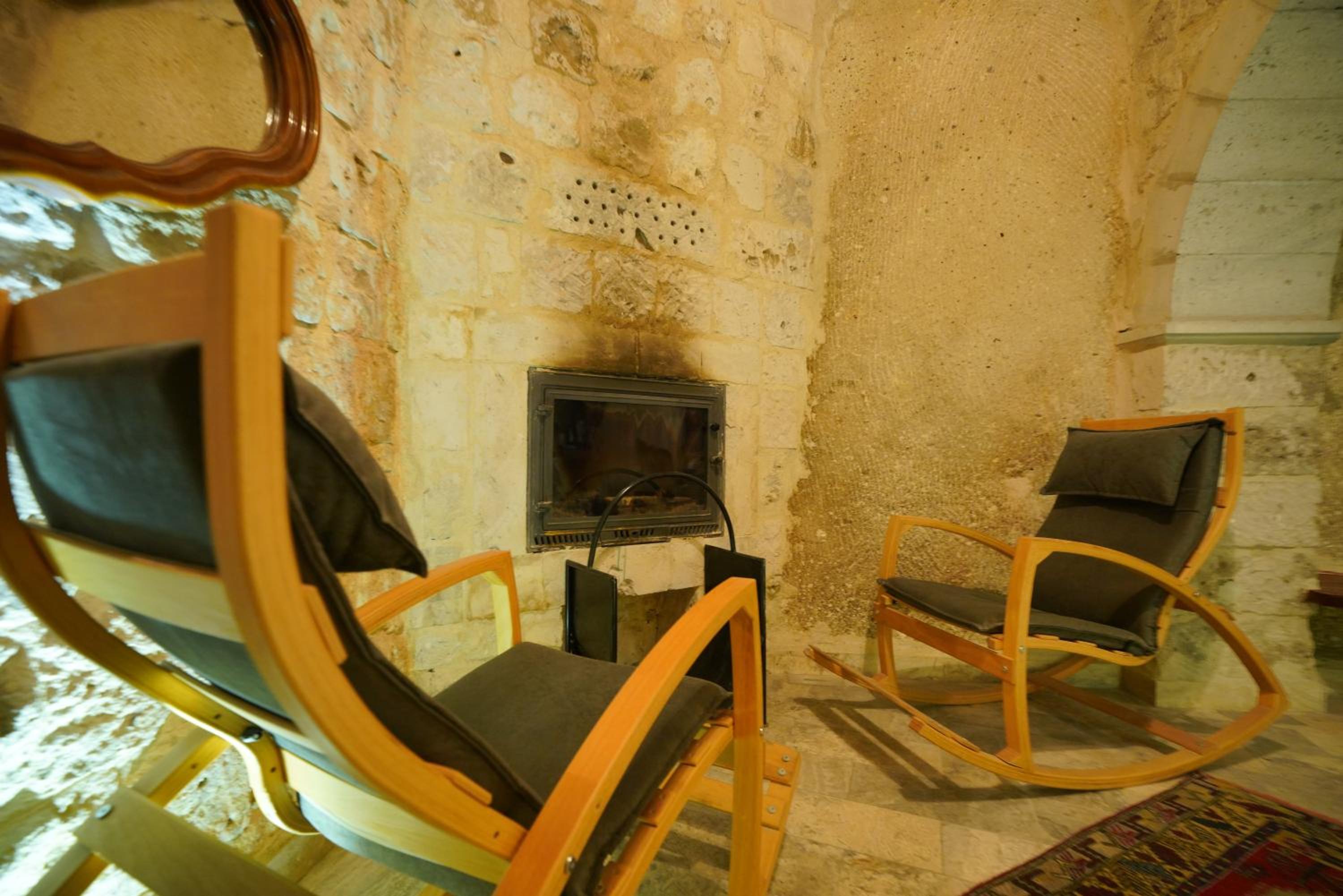 Shoestring Cave House - Image 77