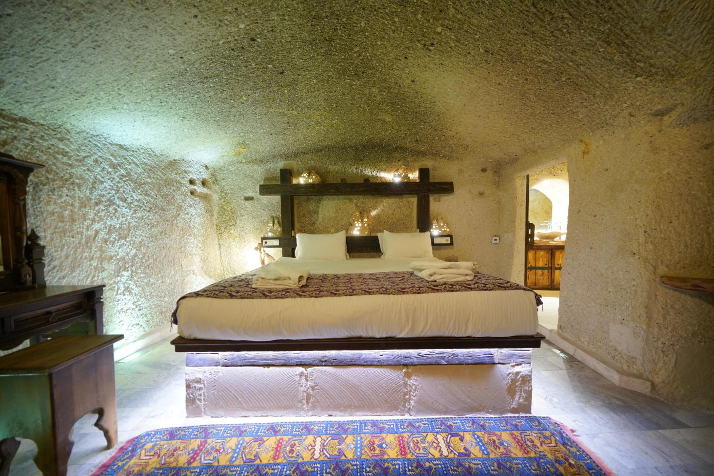 Shoestring Cave House - Image 82