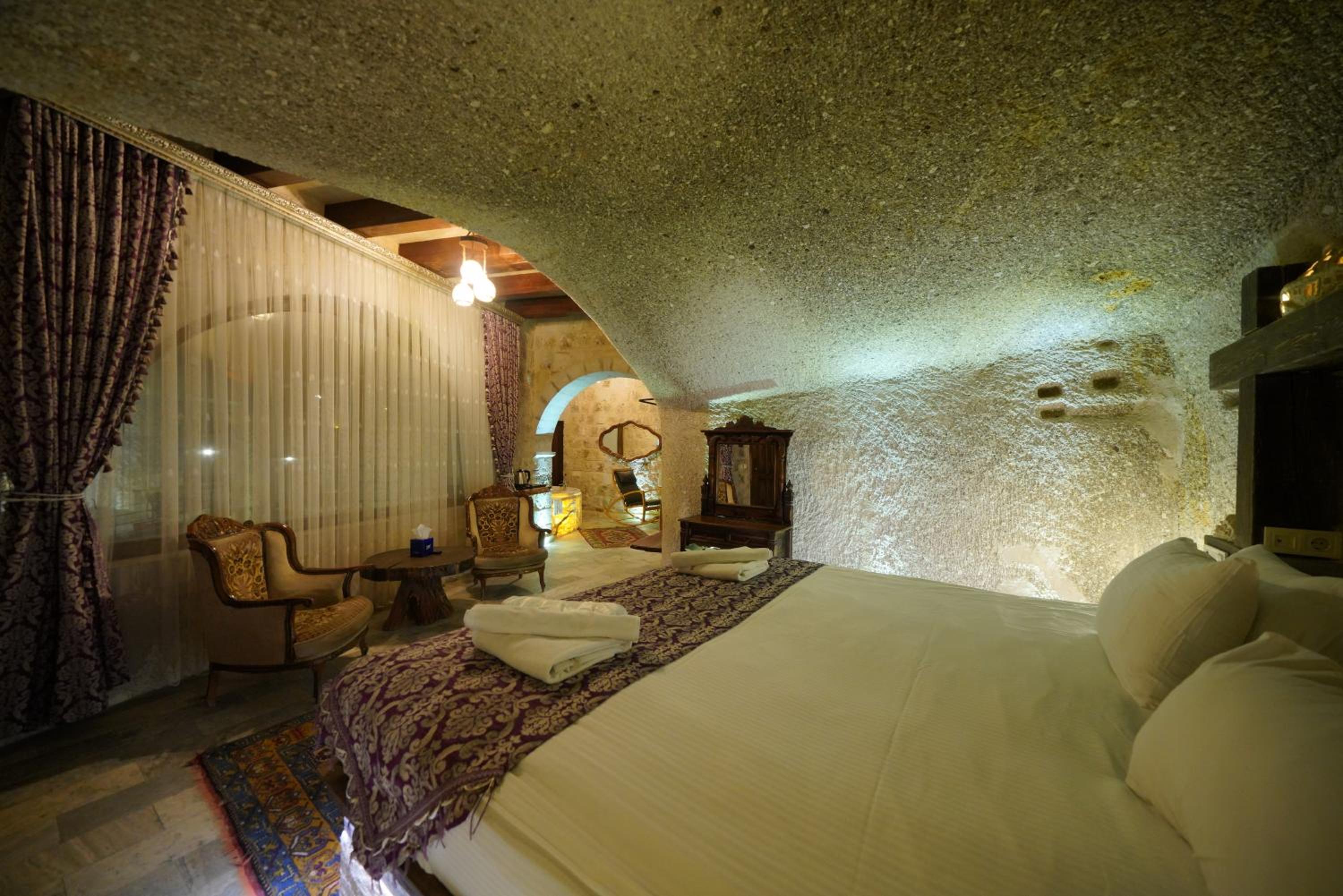 Shoestring Cave House - Image 150