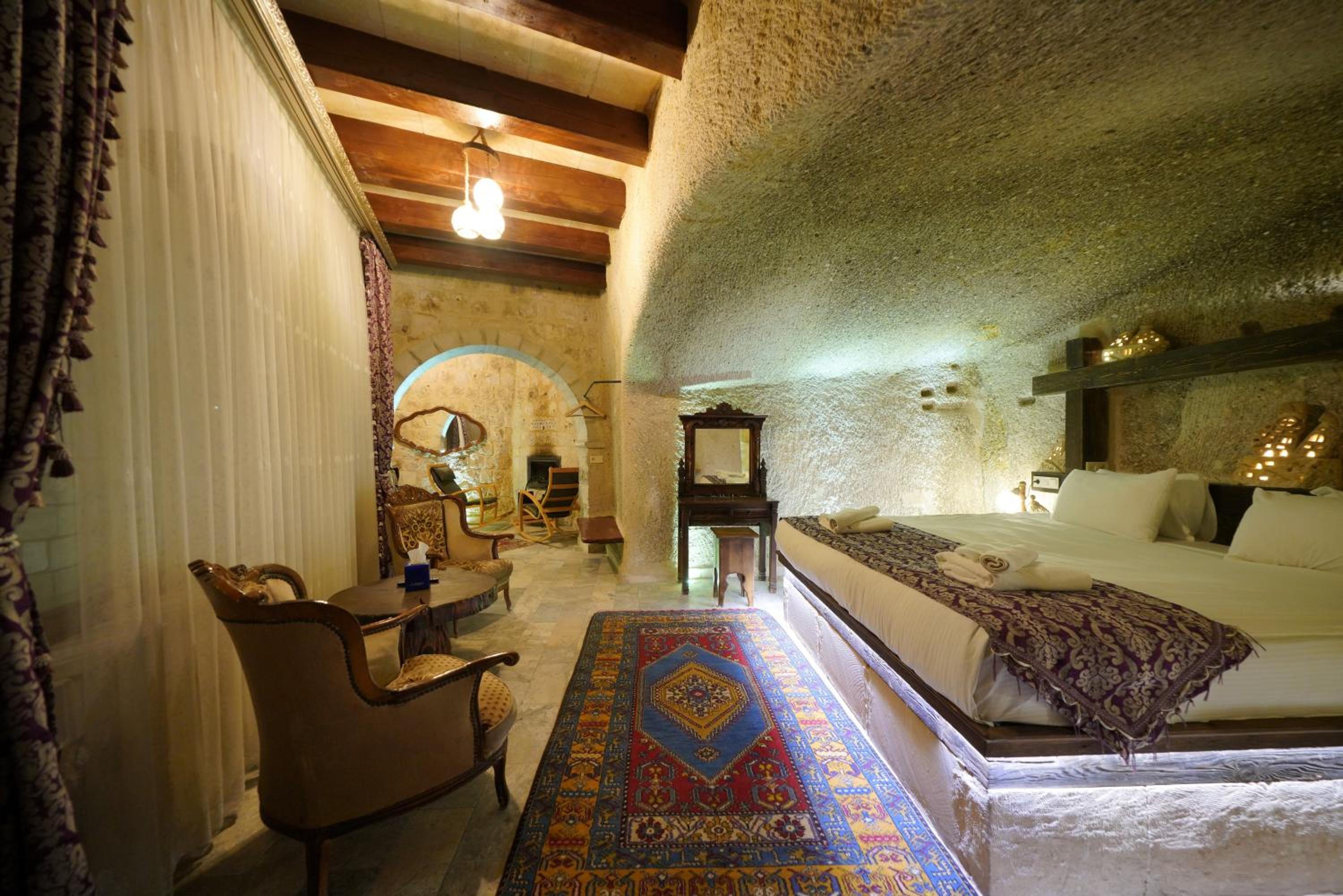 Shoestring Cave House - Image 151