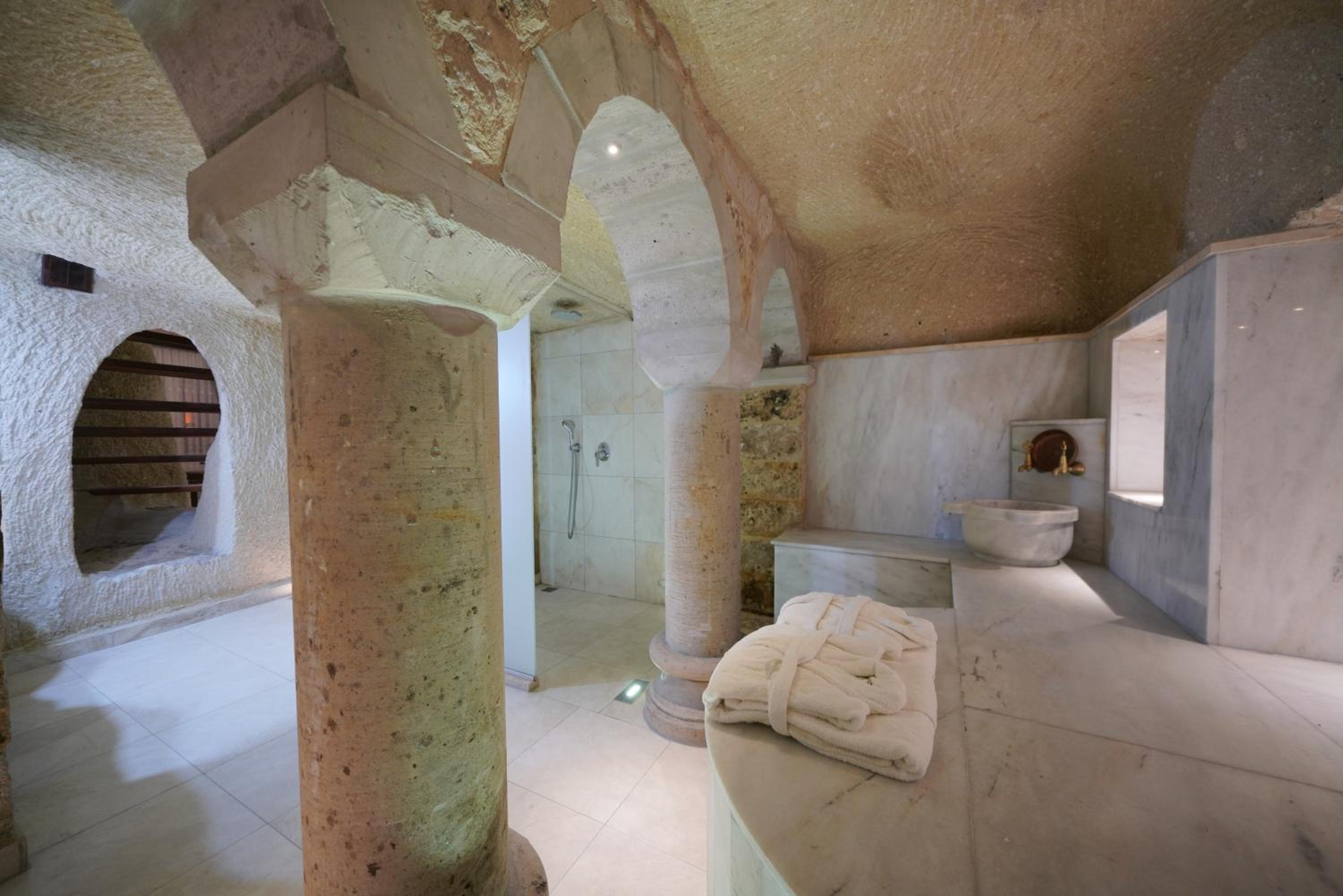 Shoestring Cave House - Image 84