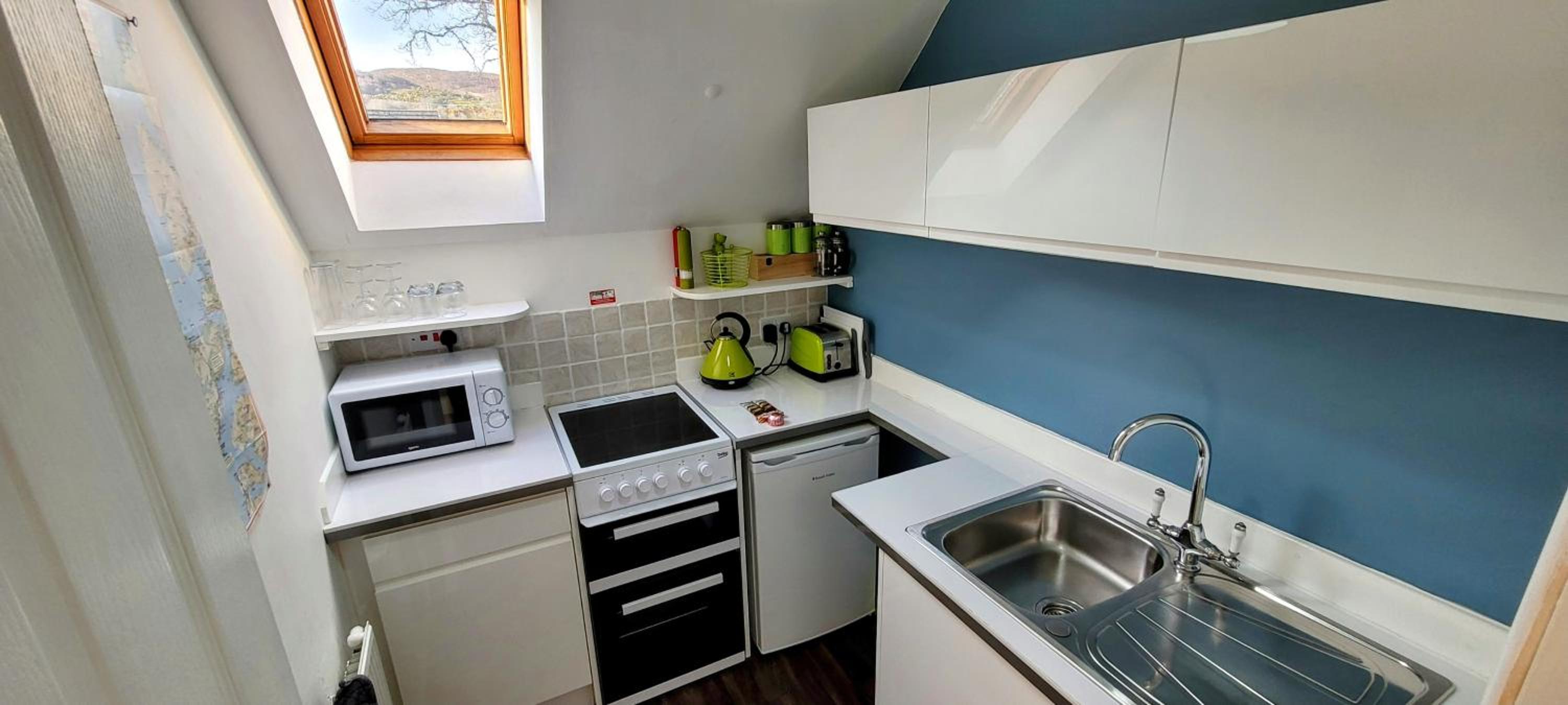 Self catering upper floor flat at Woodend house view 4