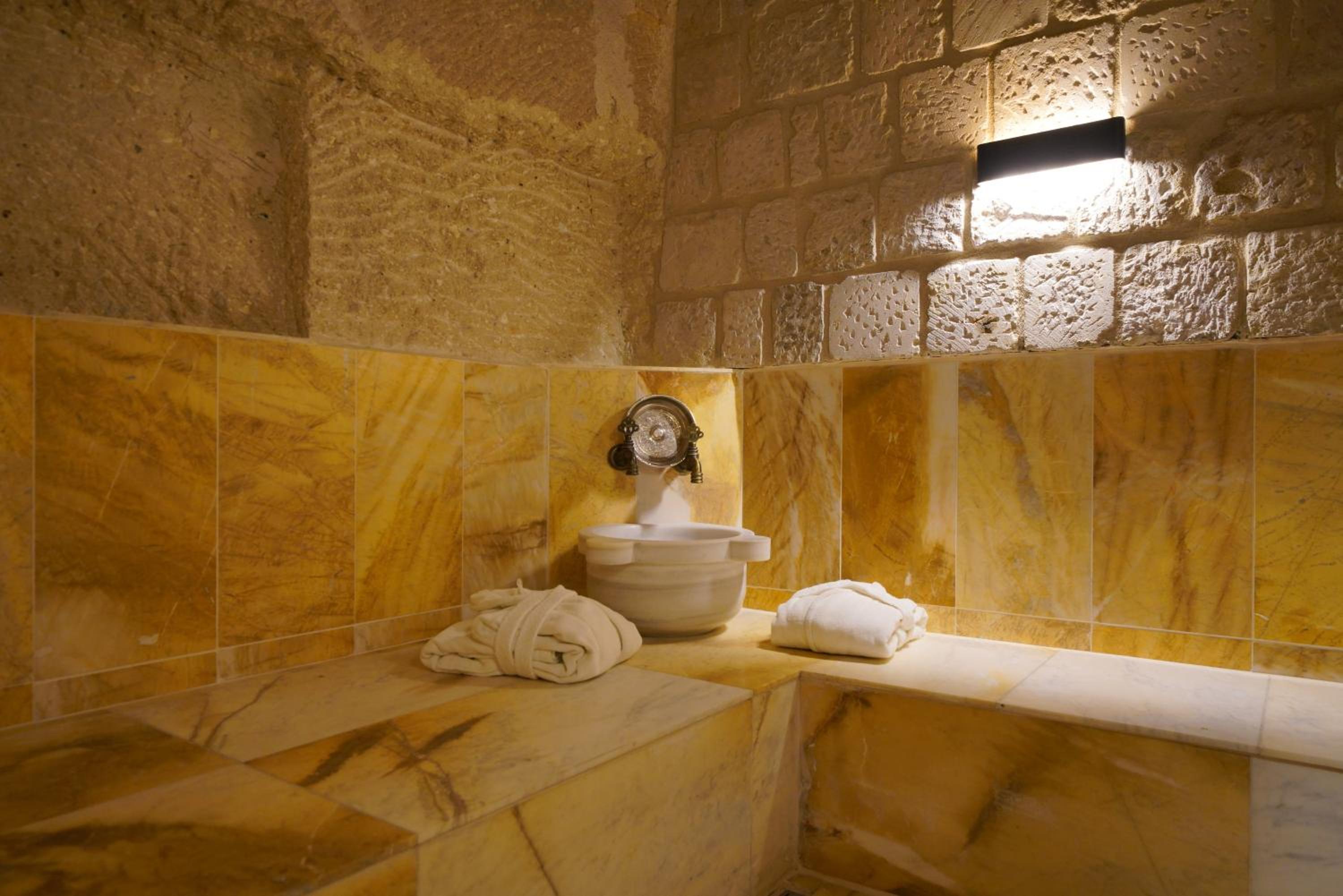 Shoestring Cave House - Image 181