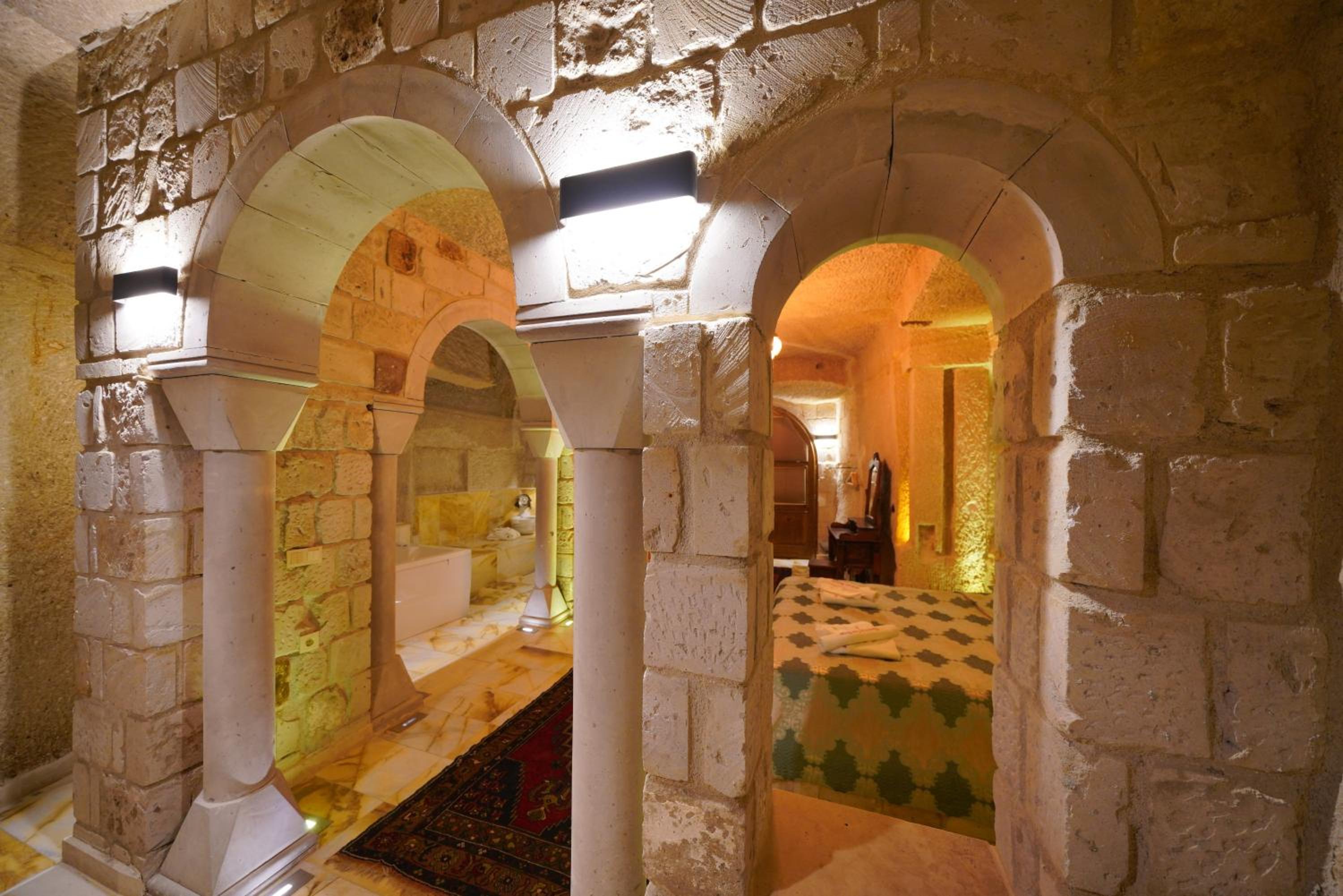 Shoestring Cave House - Image 185