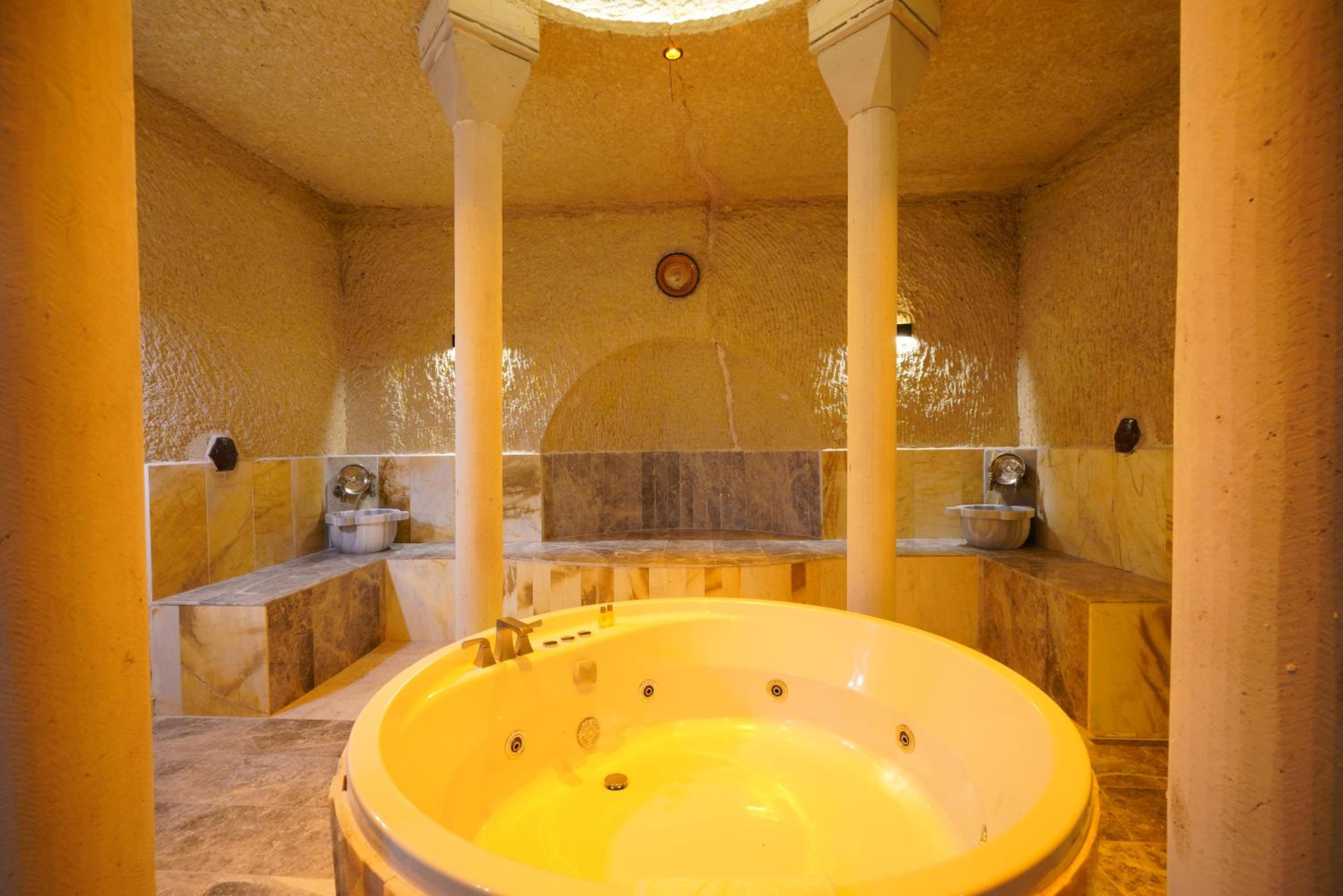 Shoestring Cave House - Image 163