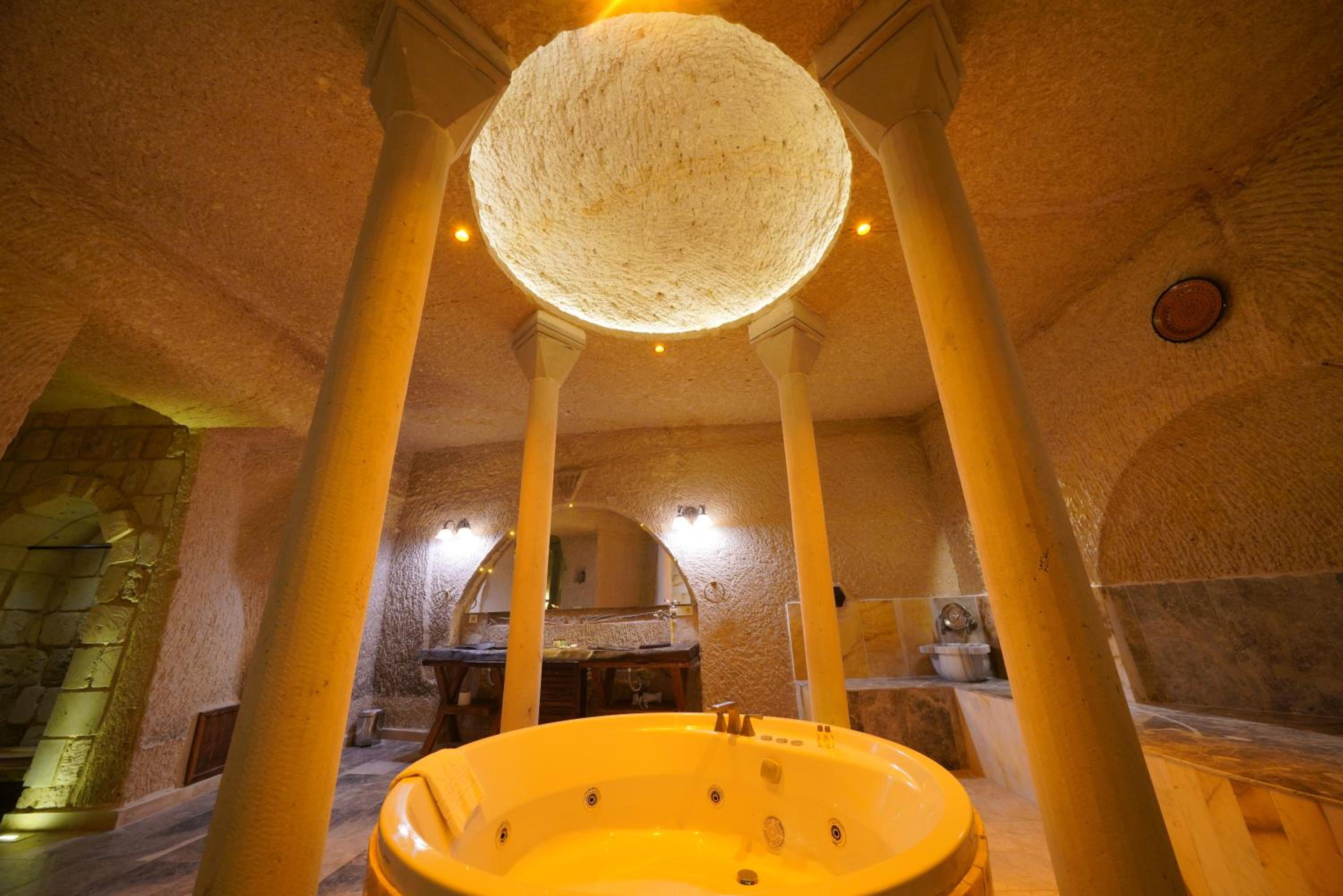 Shoestring Cave House - Image 47